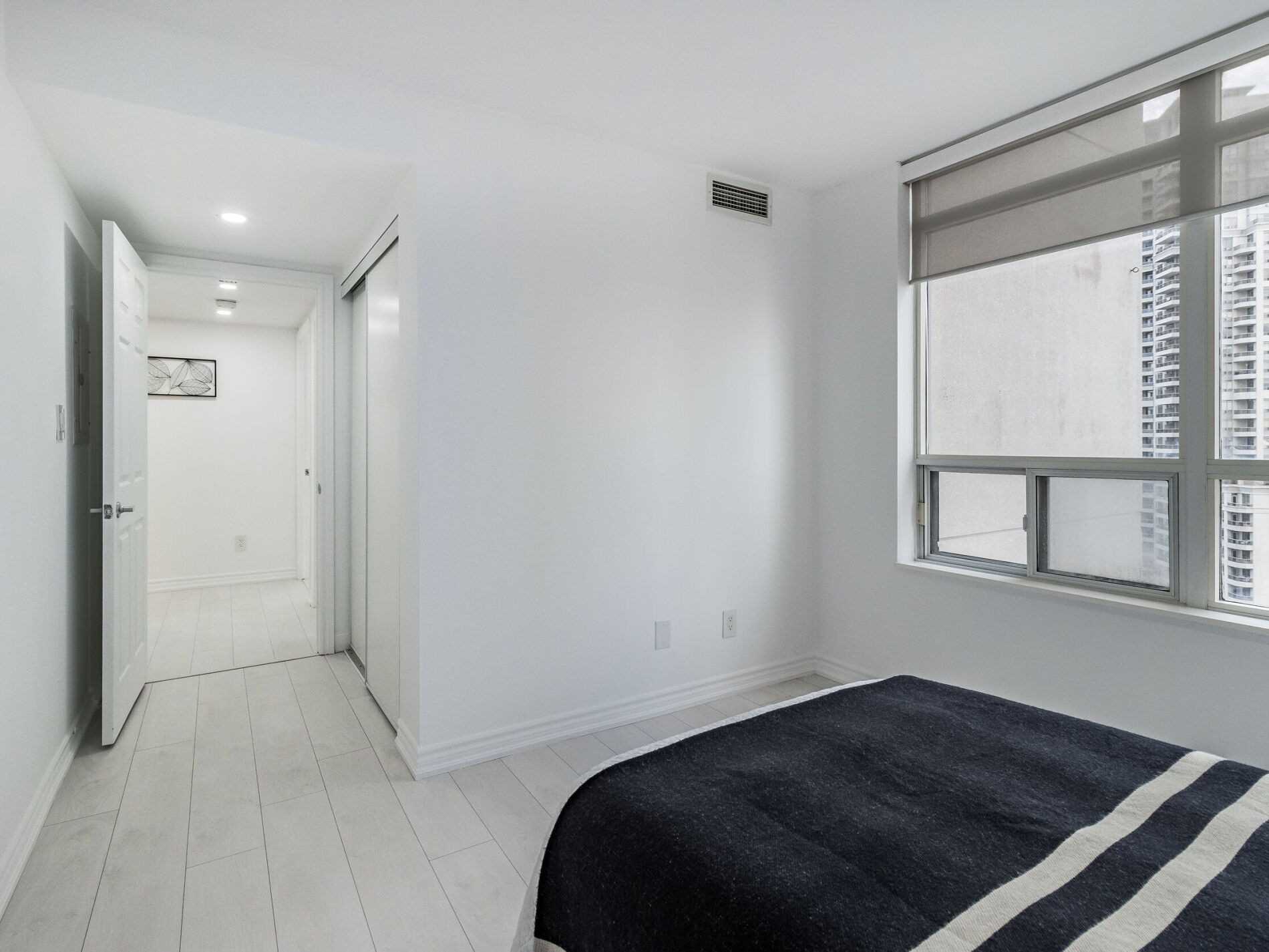 3880 Duke Of York Blvd, #1906