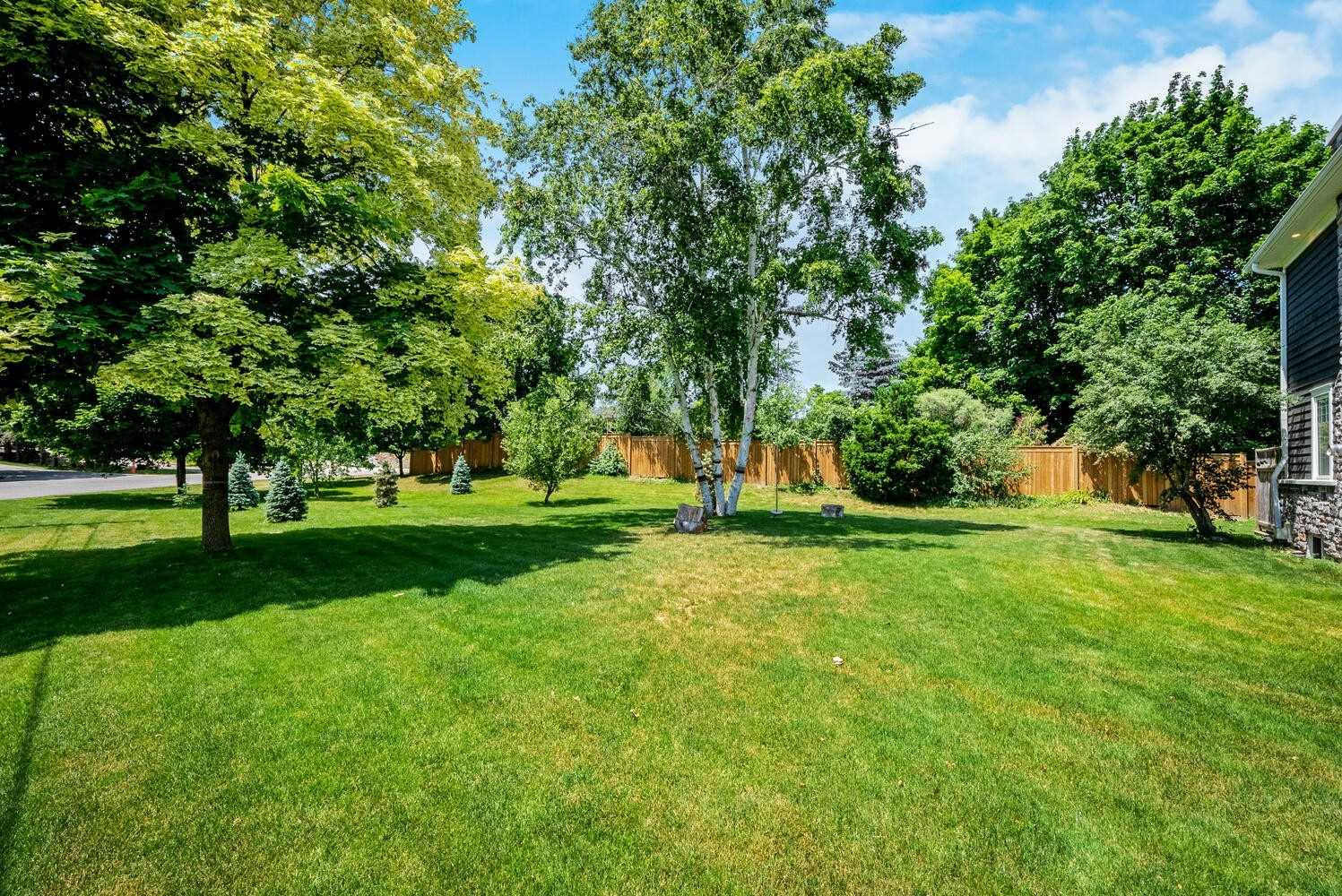 28 Glen Crescent Dr