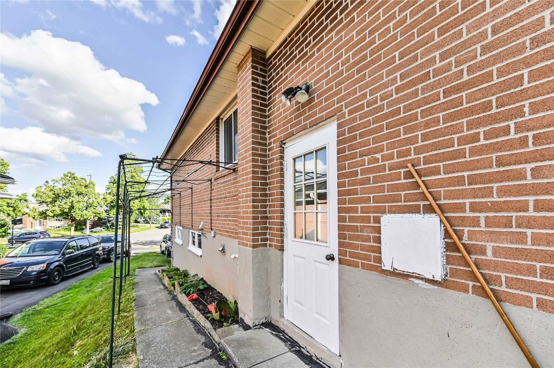 18 Brancaster Crt