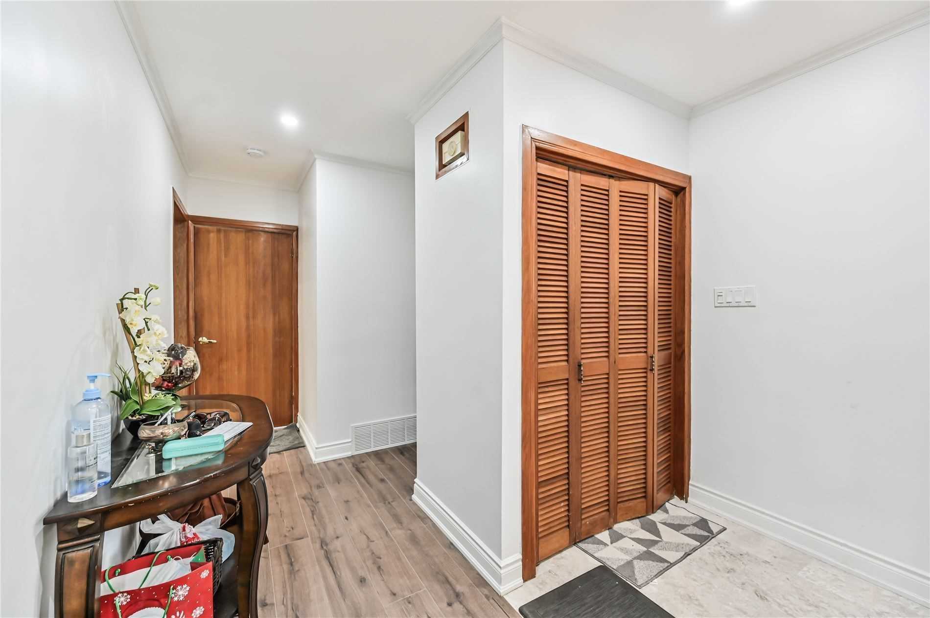 18 Brancaster Crt