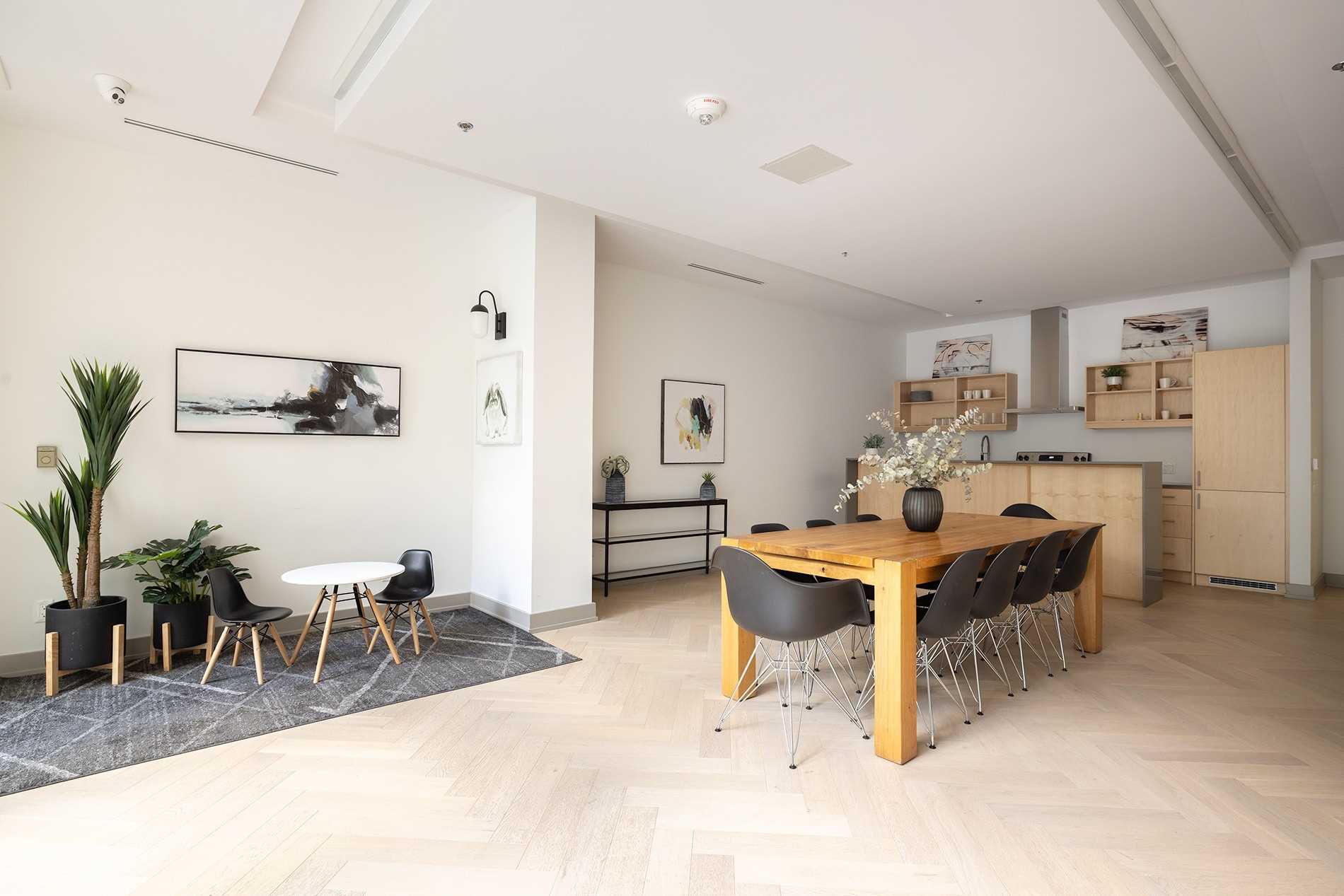 38 Howard Park Ave, #418