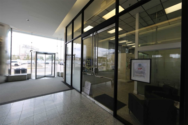 4 Robert Speck Pkwy, Mississauga