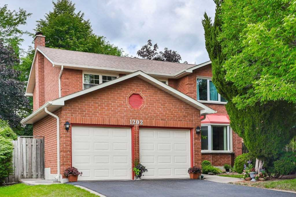 1202 Old Carriage Way, Oakville