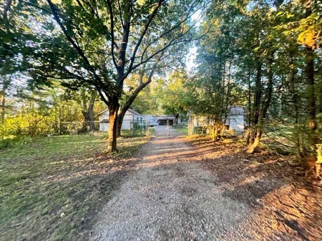 13513 Centreville Creek Rd E