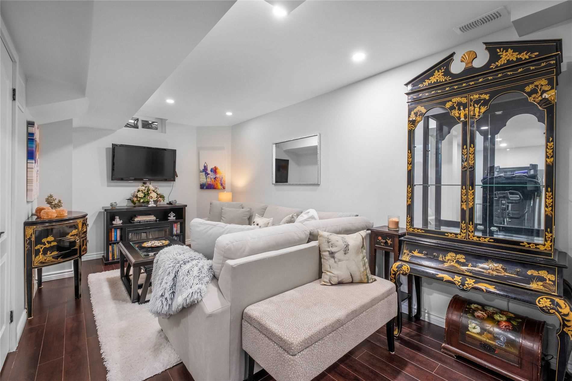 13 Manorwood Crt