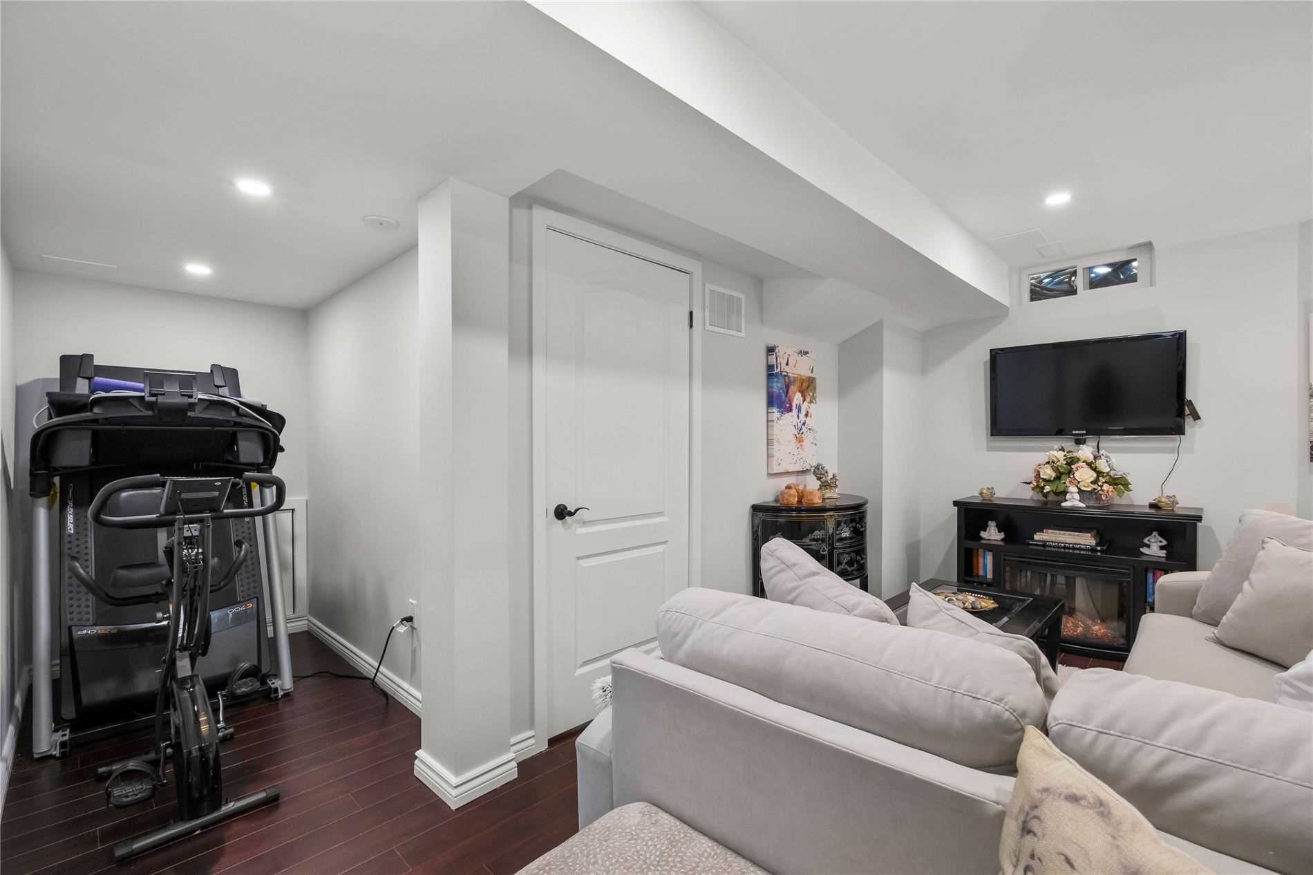 13 Manorwood Crt