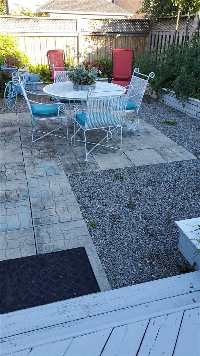 13 Manorwood Crt