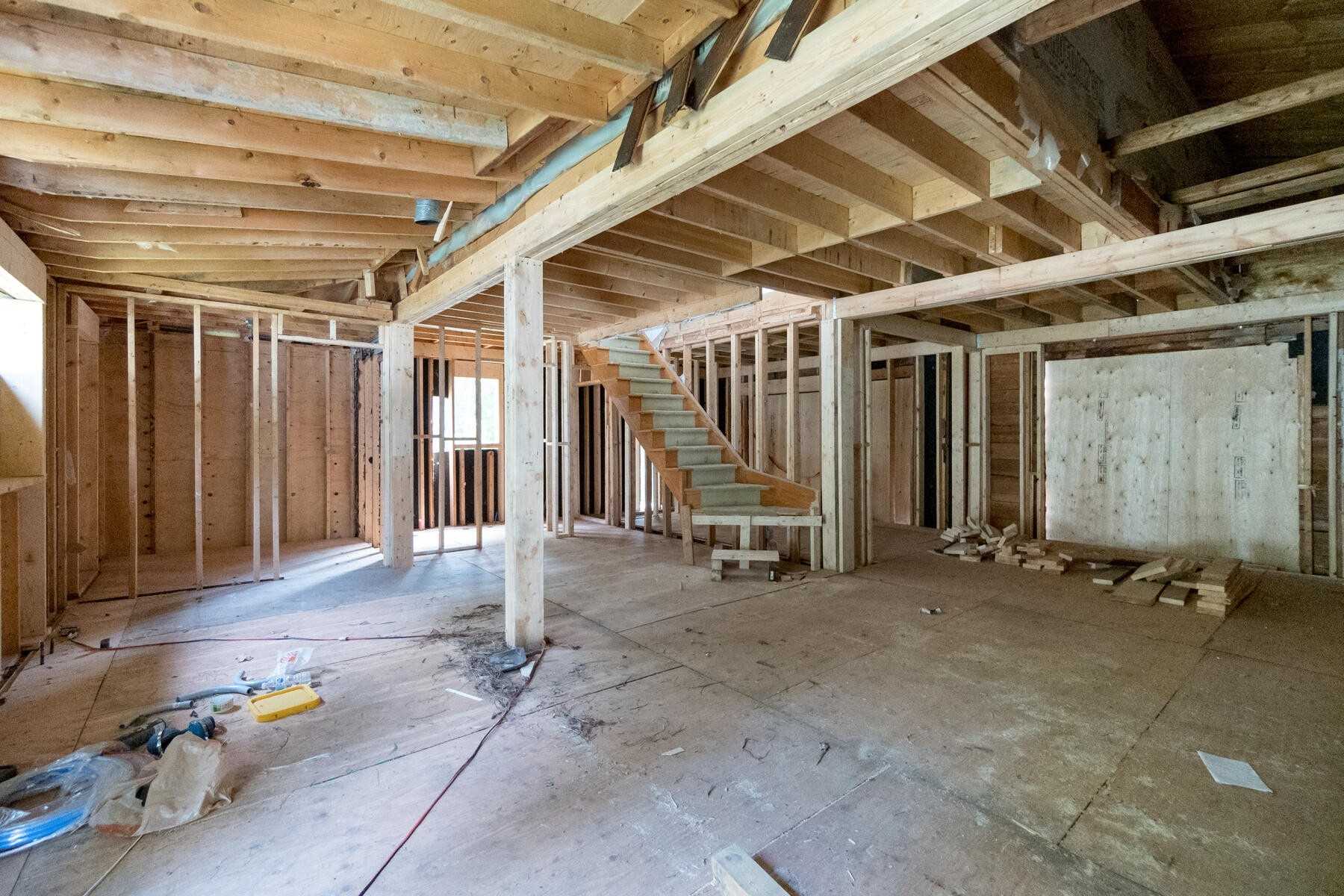 57 King St S