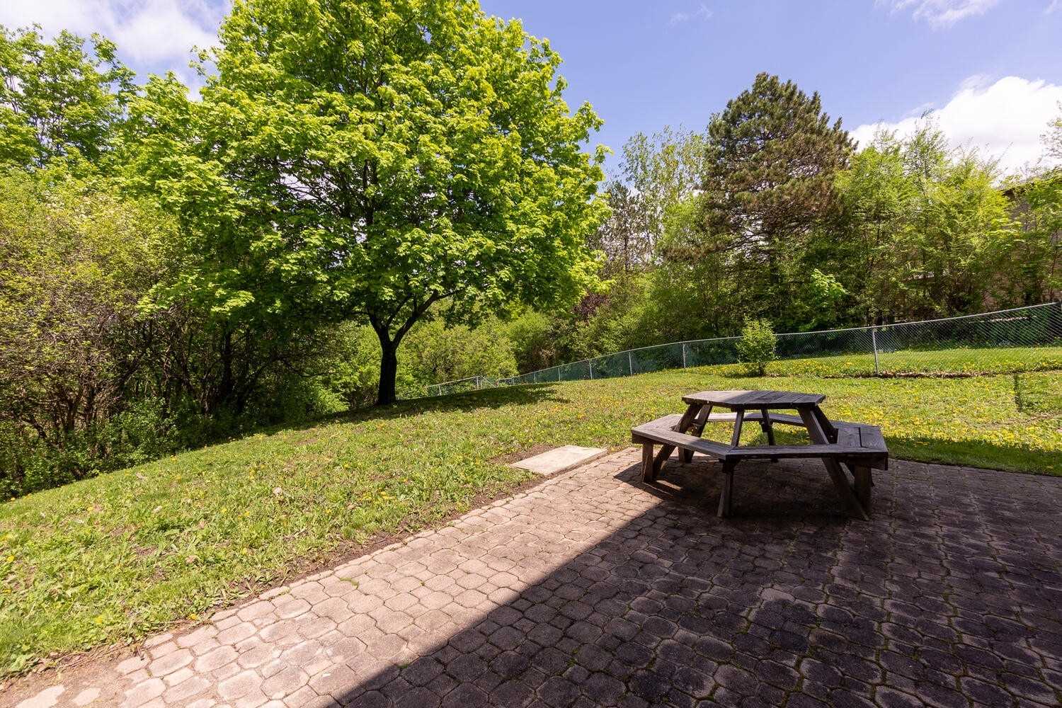 124 Ridgebank Crt