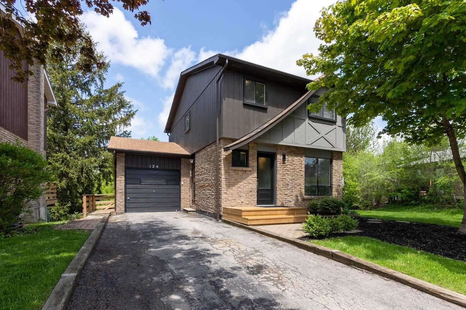 124 Ridgebank Crt