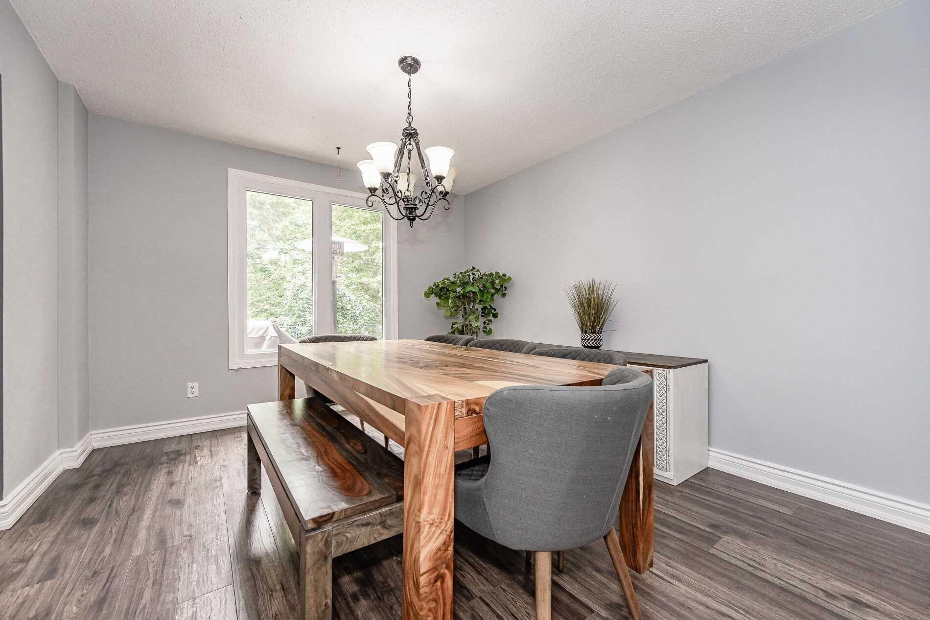 404 Bronte Rd