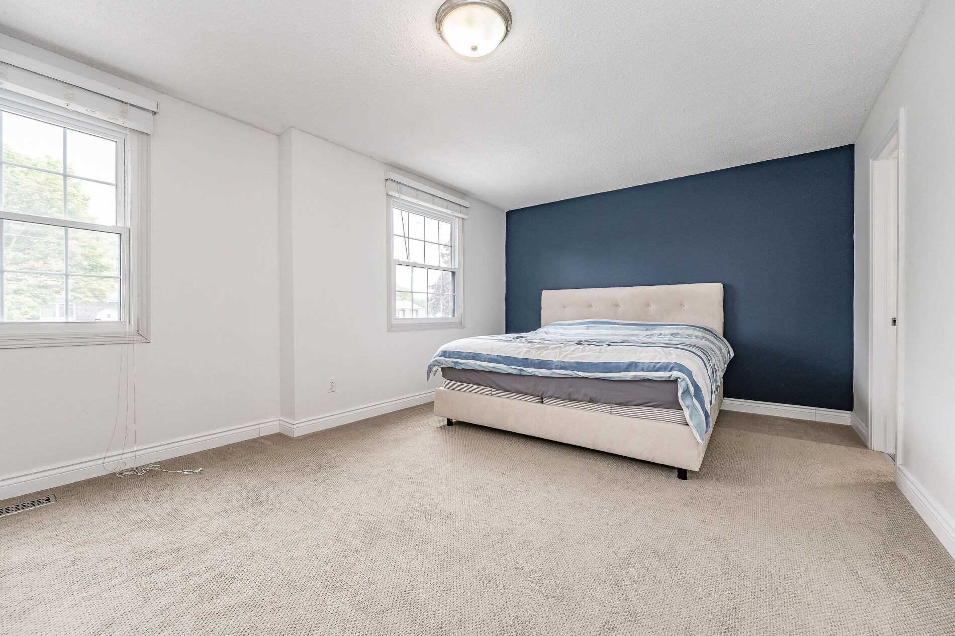 404 Bronte Rd