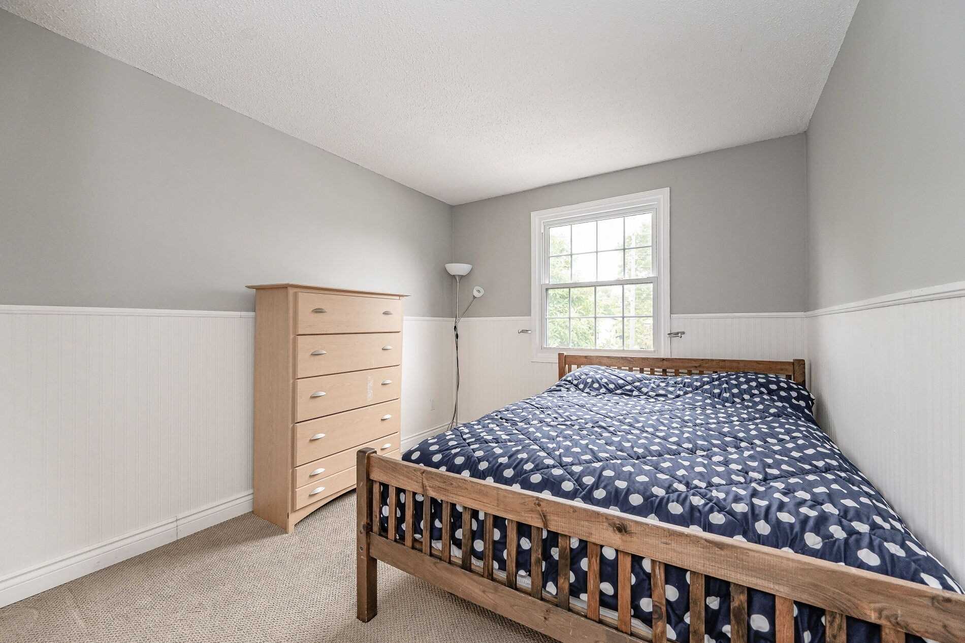 404 Bronte Rd