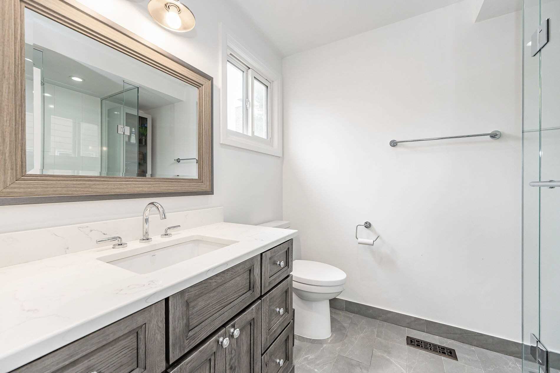 404 Bronte Rd