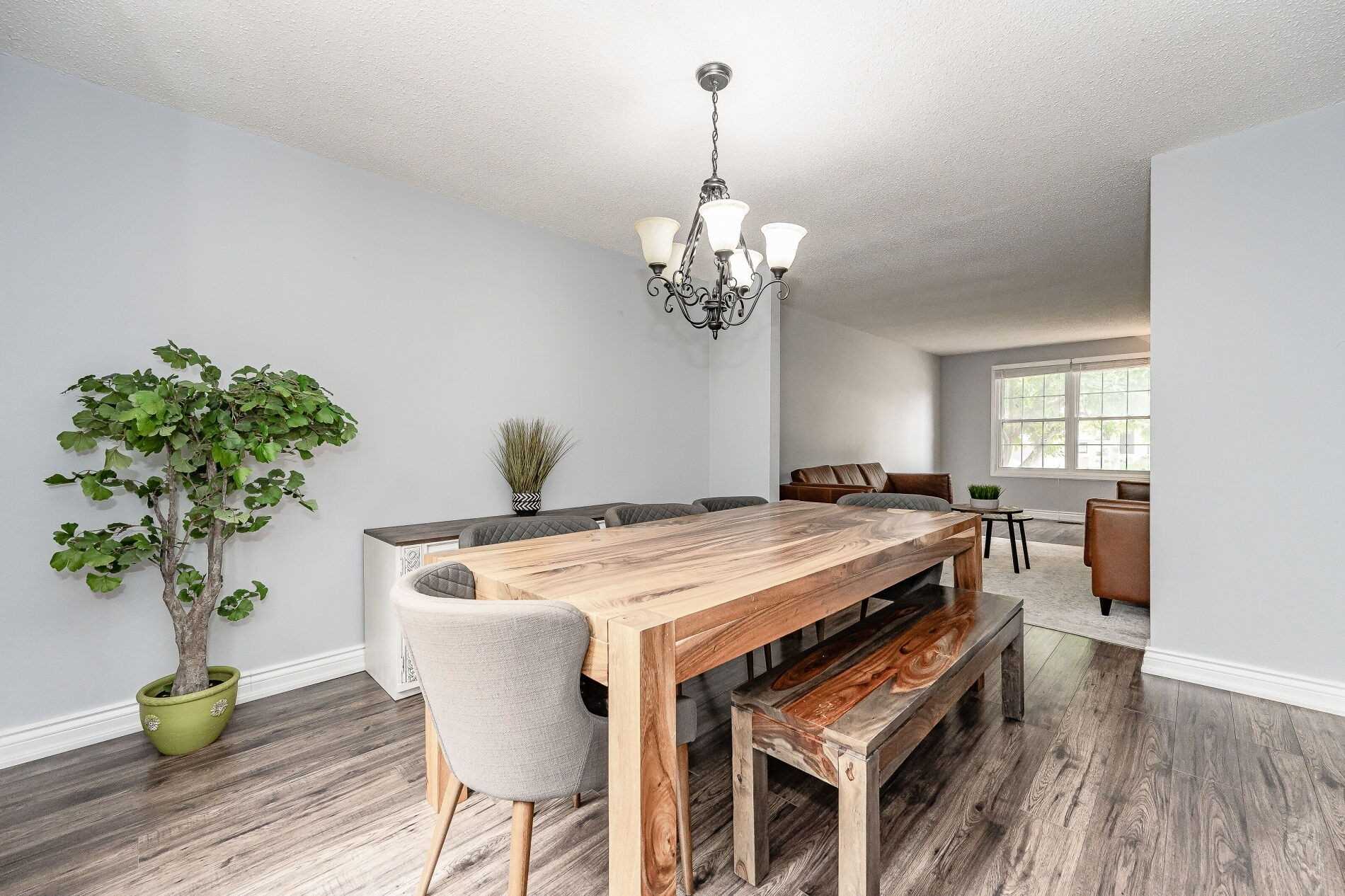404 Bronte Rd