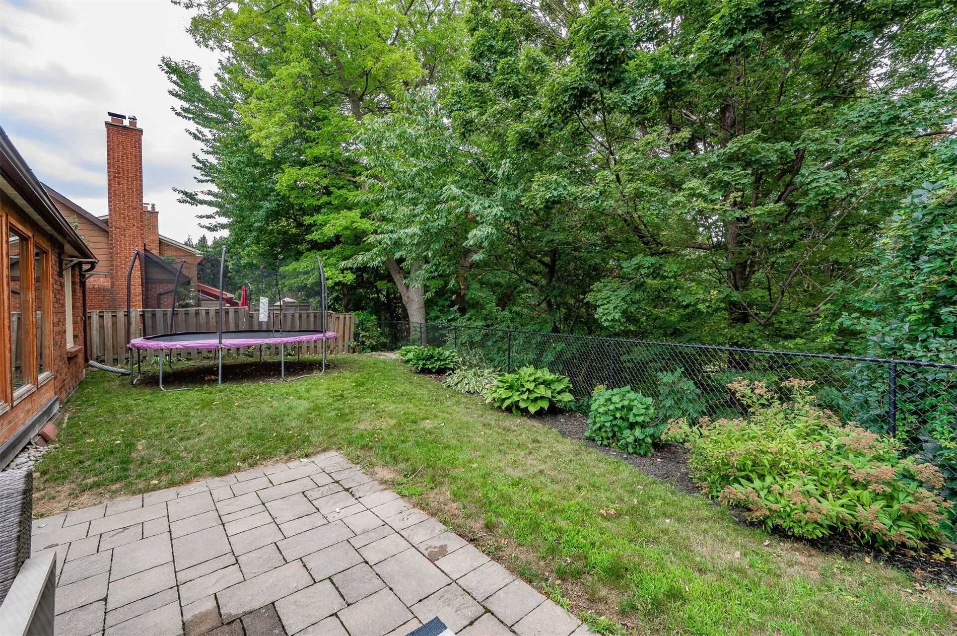 404 Bronte Rd