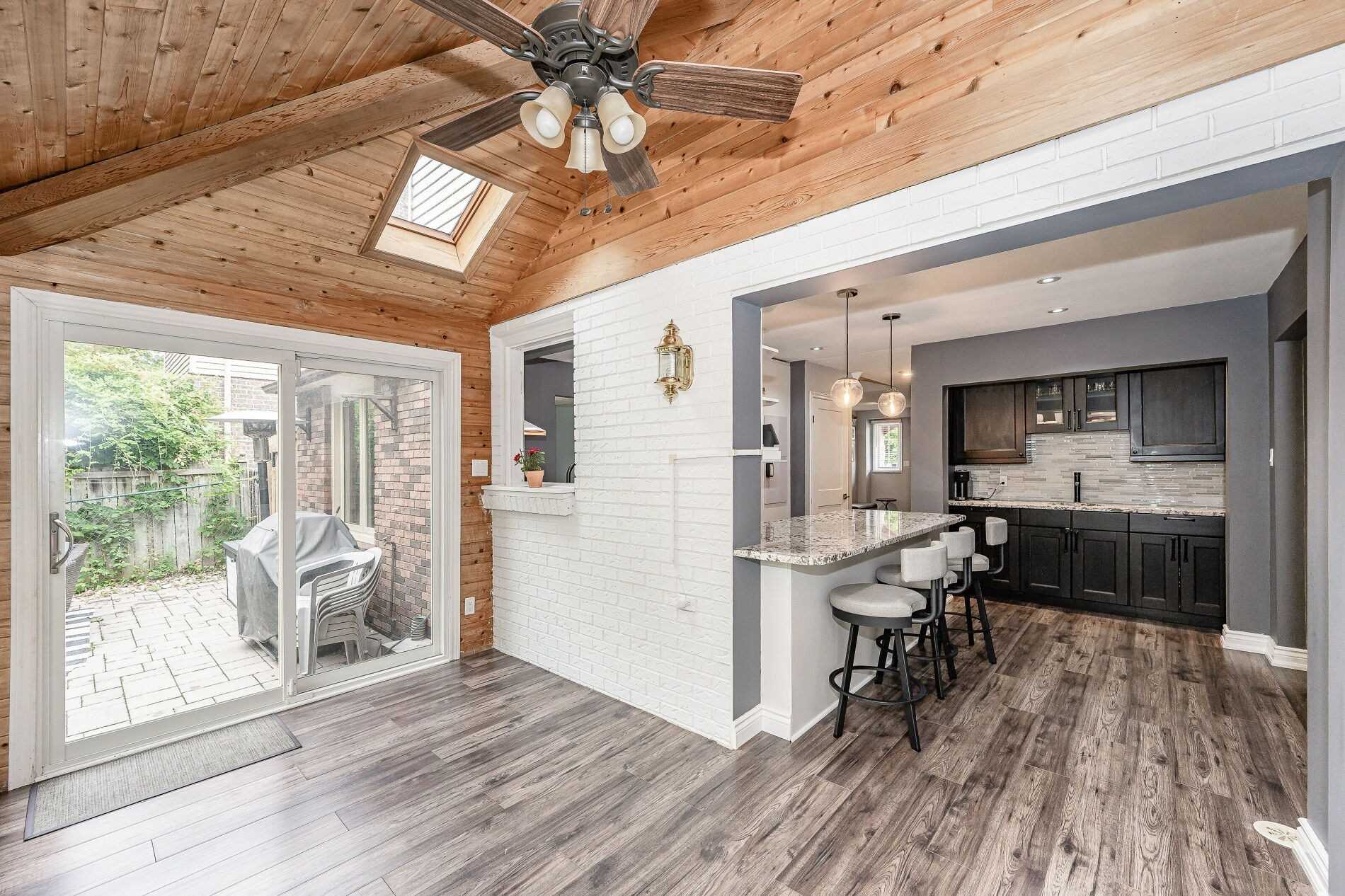 404 Bronte Rd