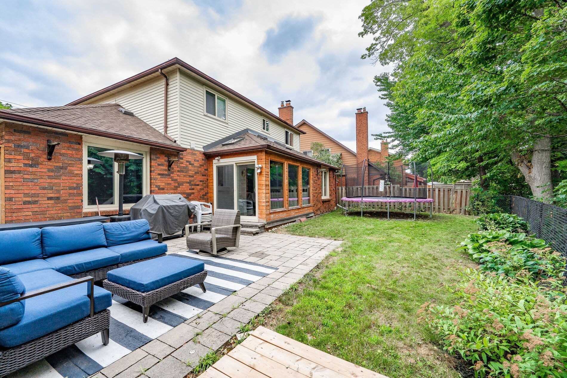 404 Bronte Rd