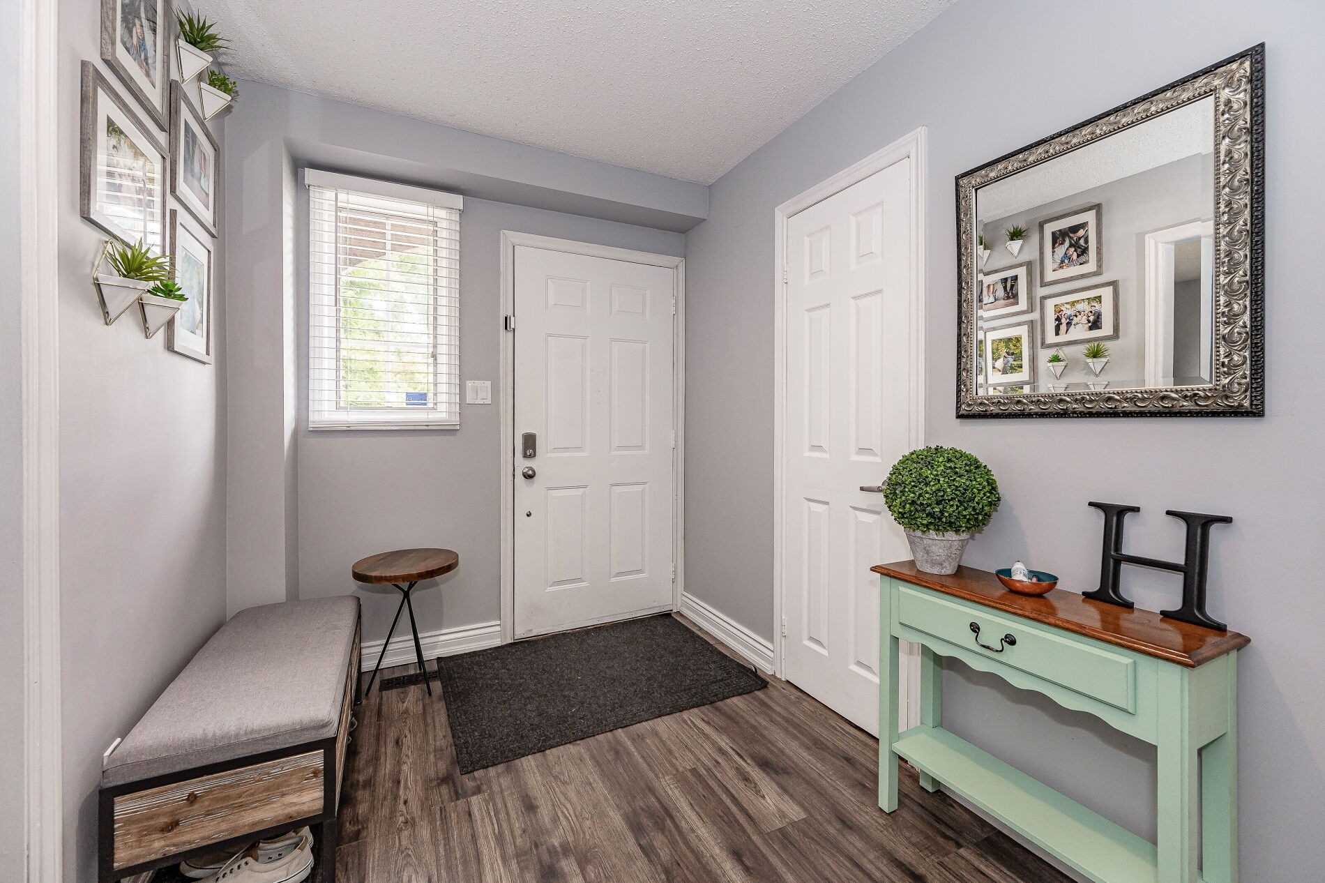 404 Bronte Rd
