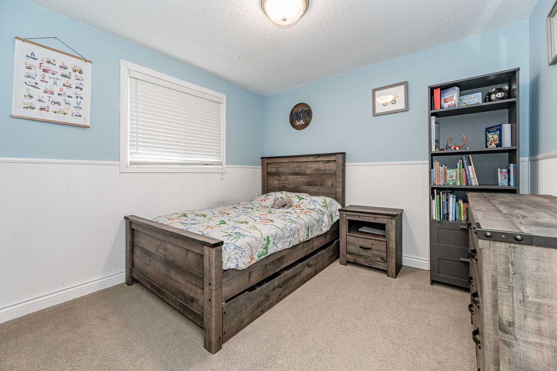 404 Bronte Rd