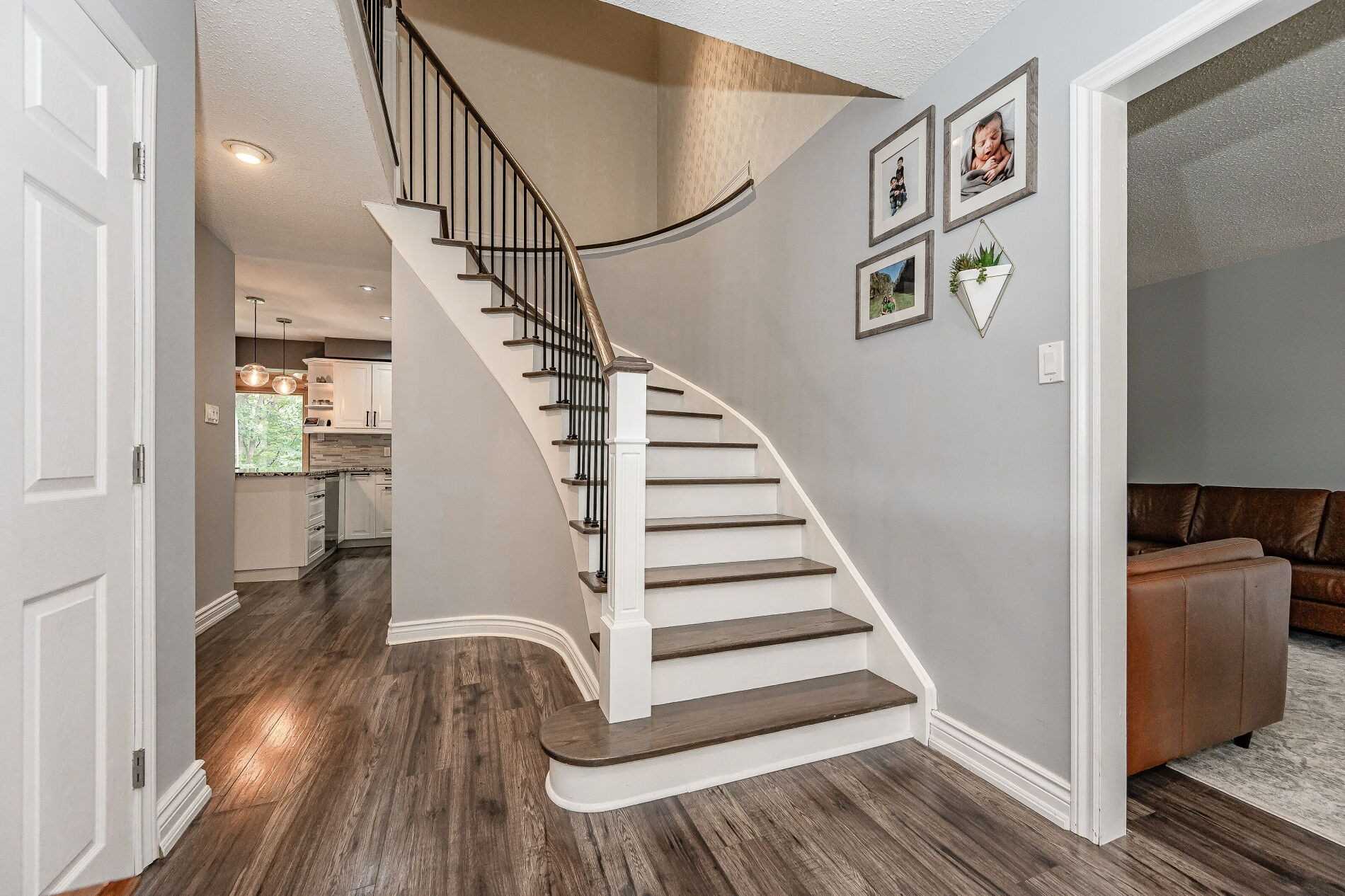 404 Bronte Rd