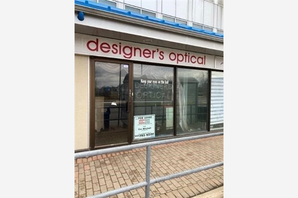 164 Queen St E, Brampton