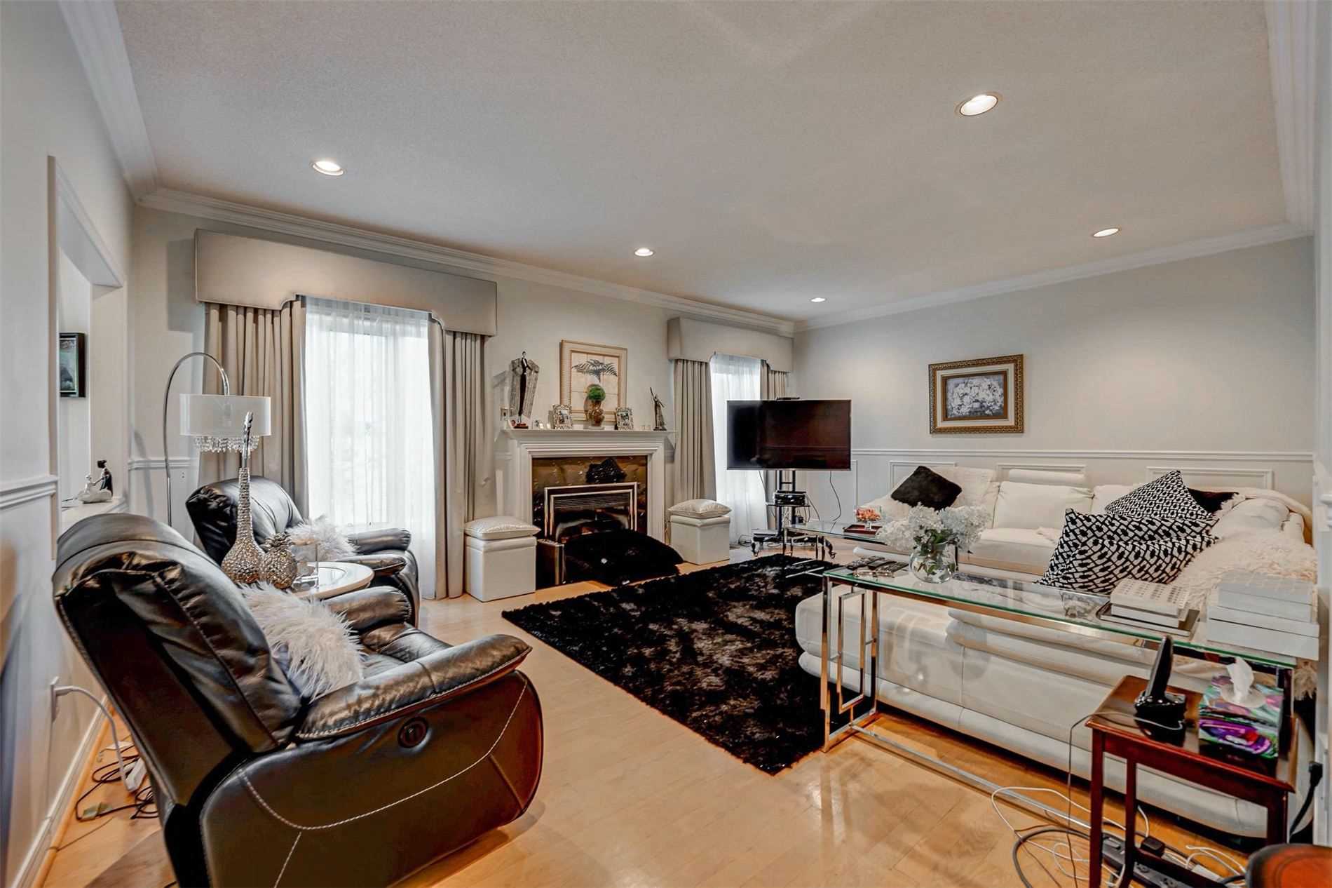 2166 Erin Centre Blvd