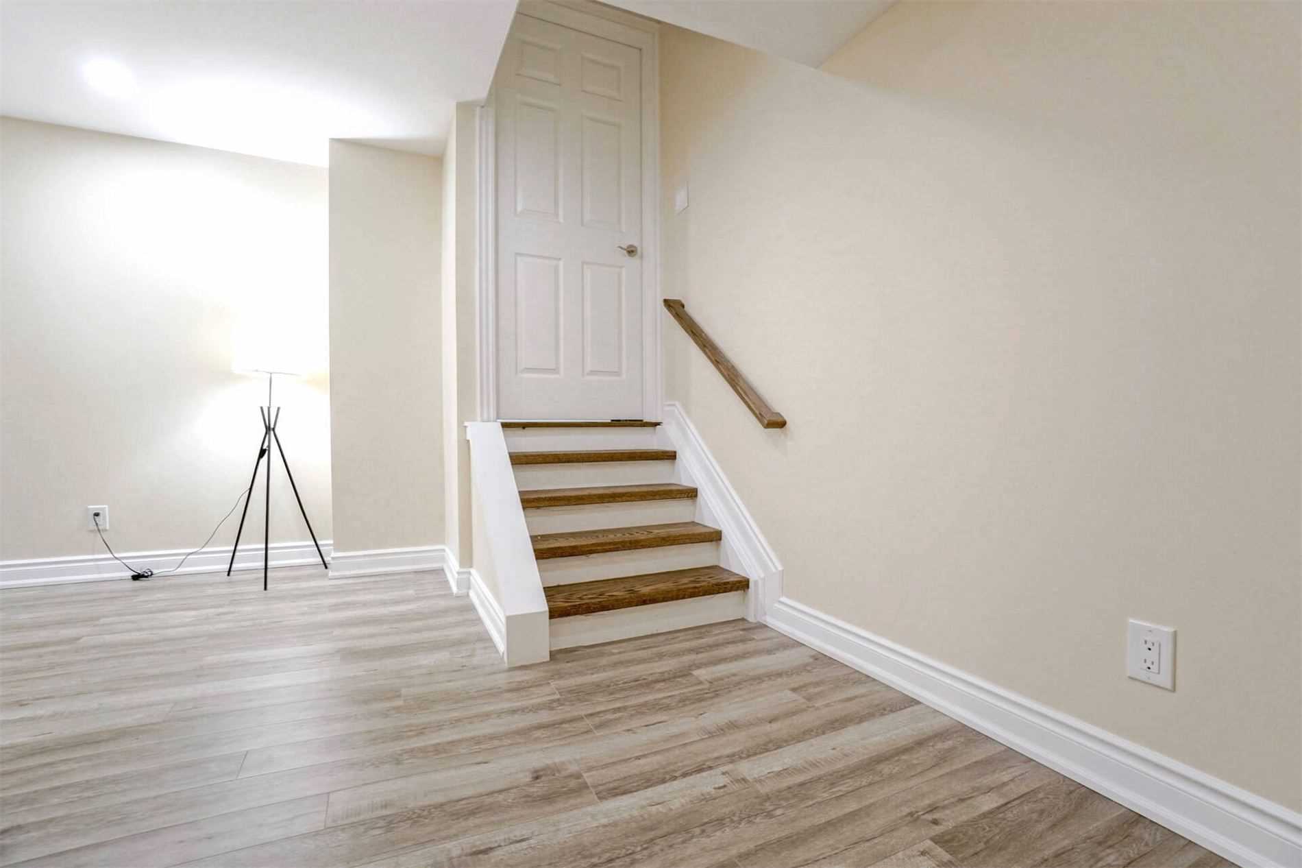 3256 Epworth Cres