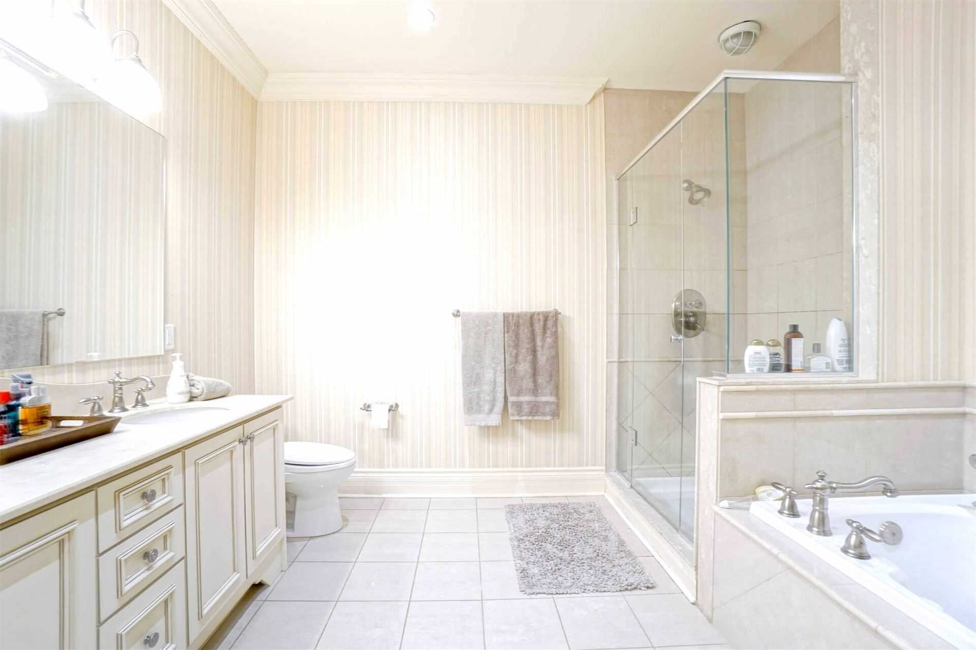 3256 Epworth Cres