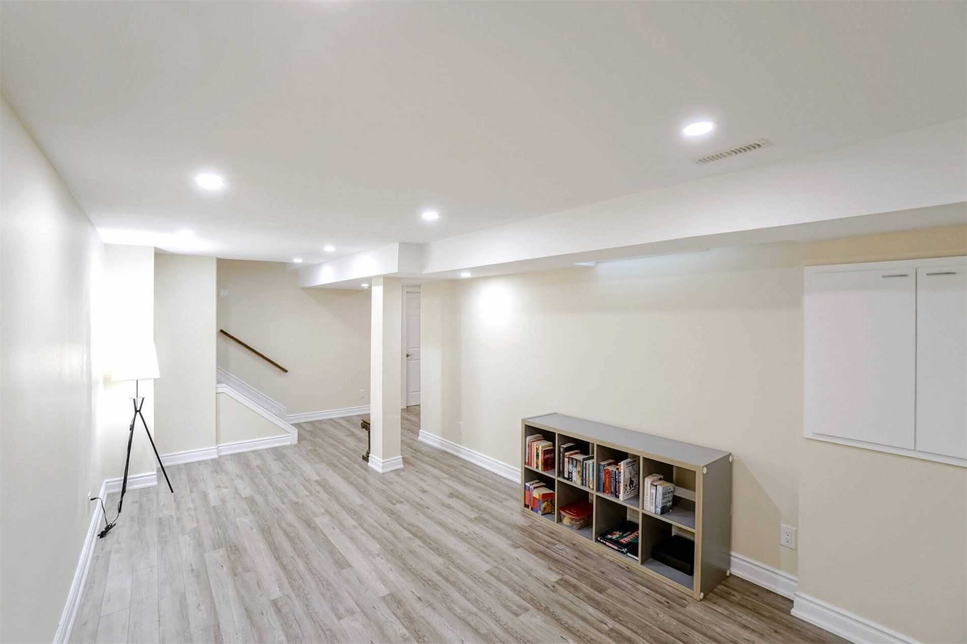 3256 Epworth Cres
