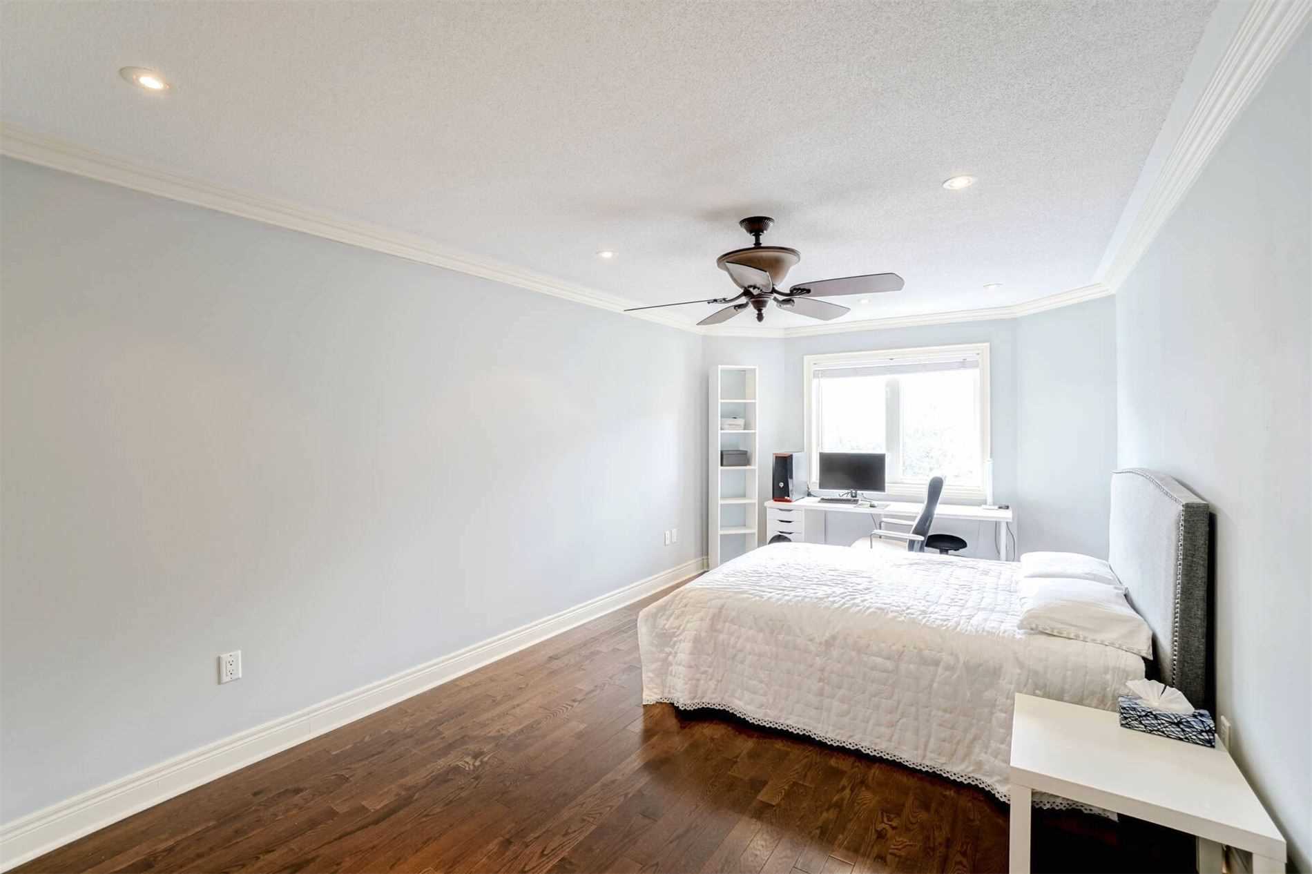 3256 Epworth Cres