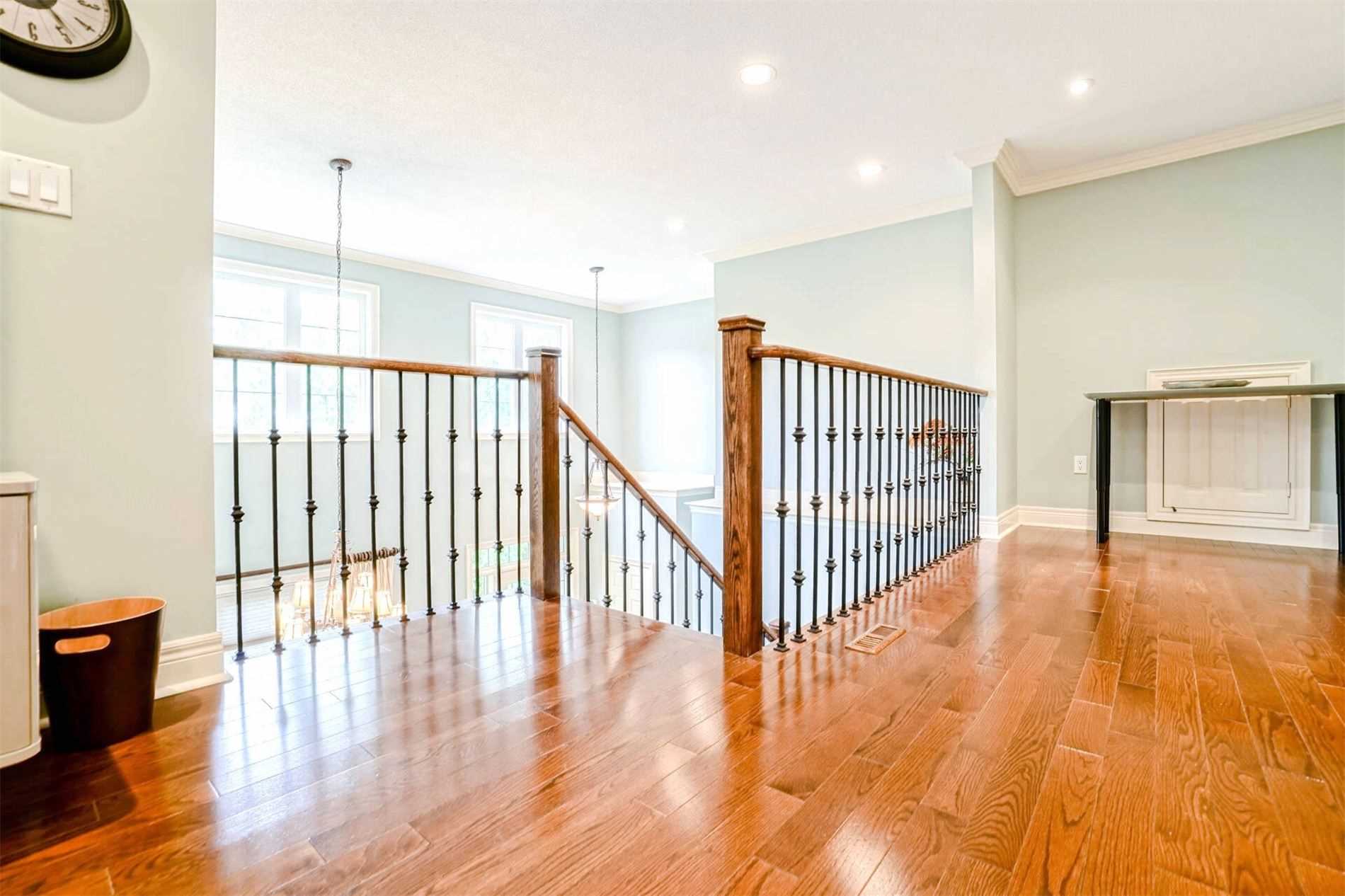 3256 Epworth Cres