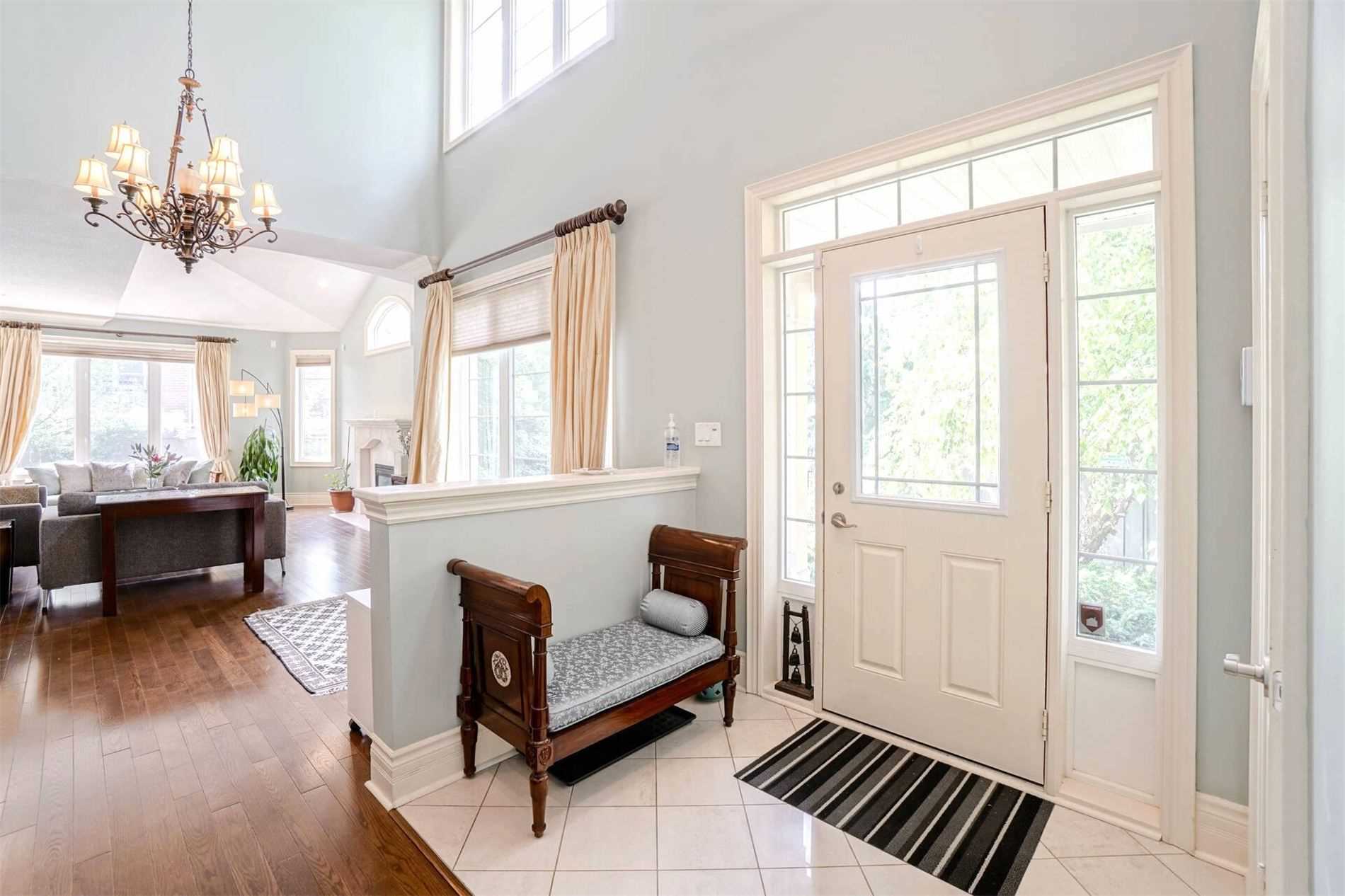 3256 Epworth Cres