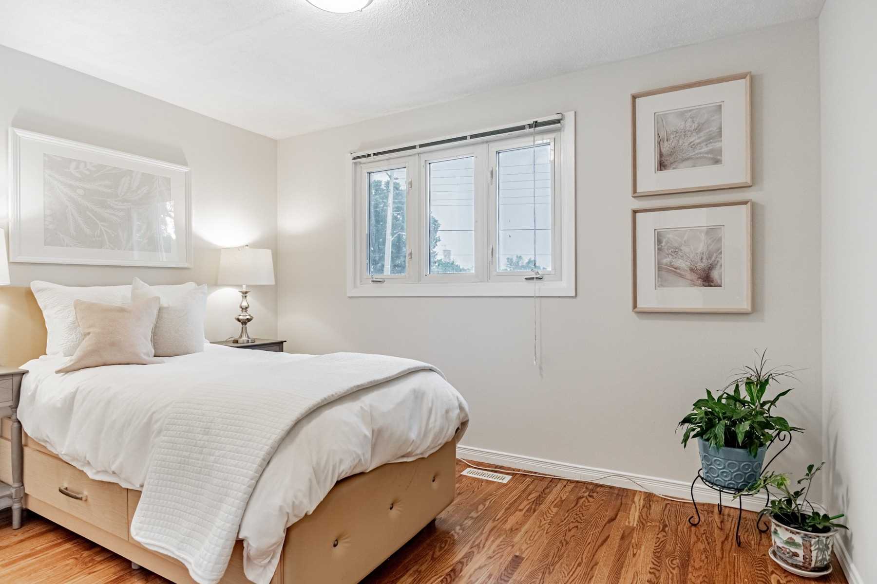 3696 Ellengale Dr