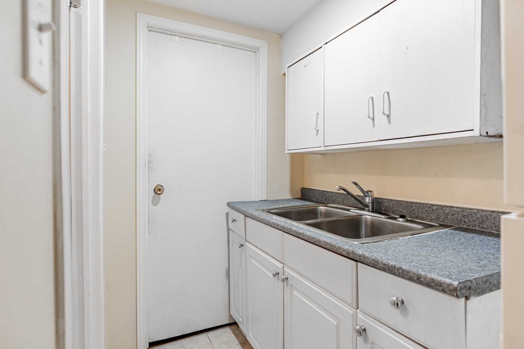 3696 Ellengale Dr