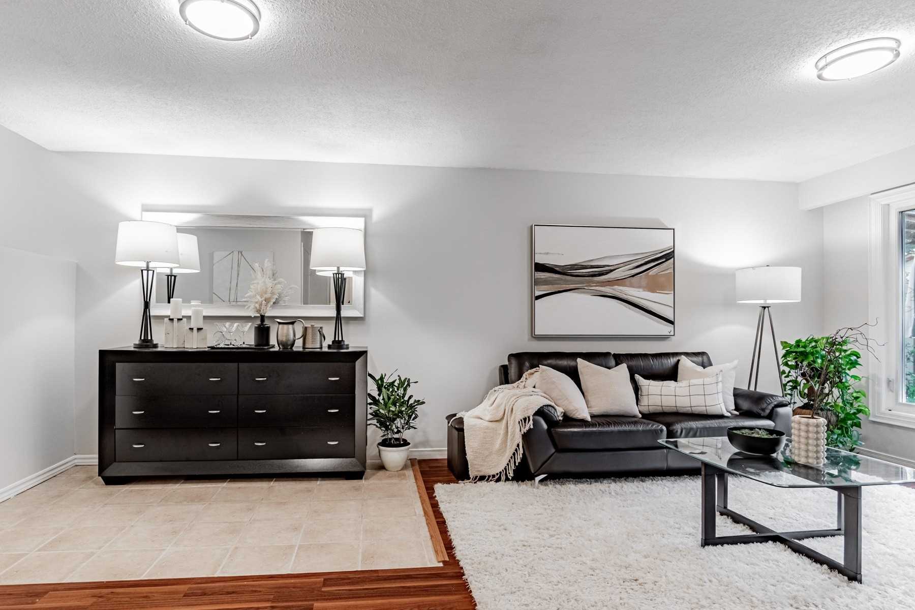 3696 Ellengale Dr