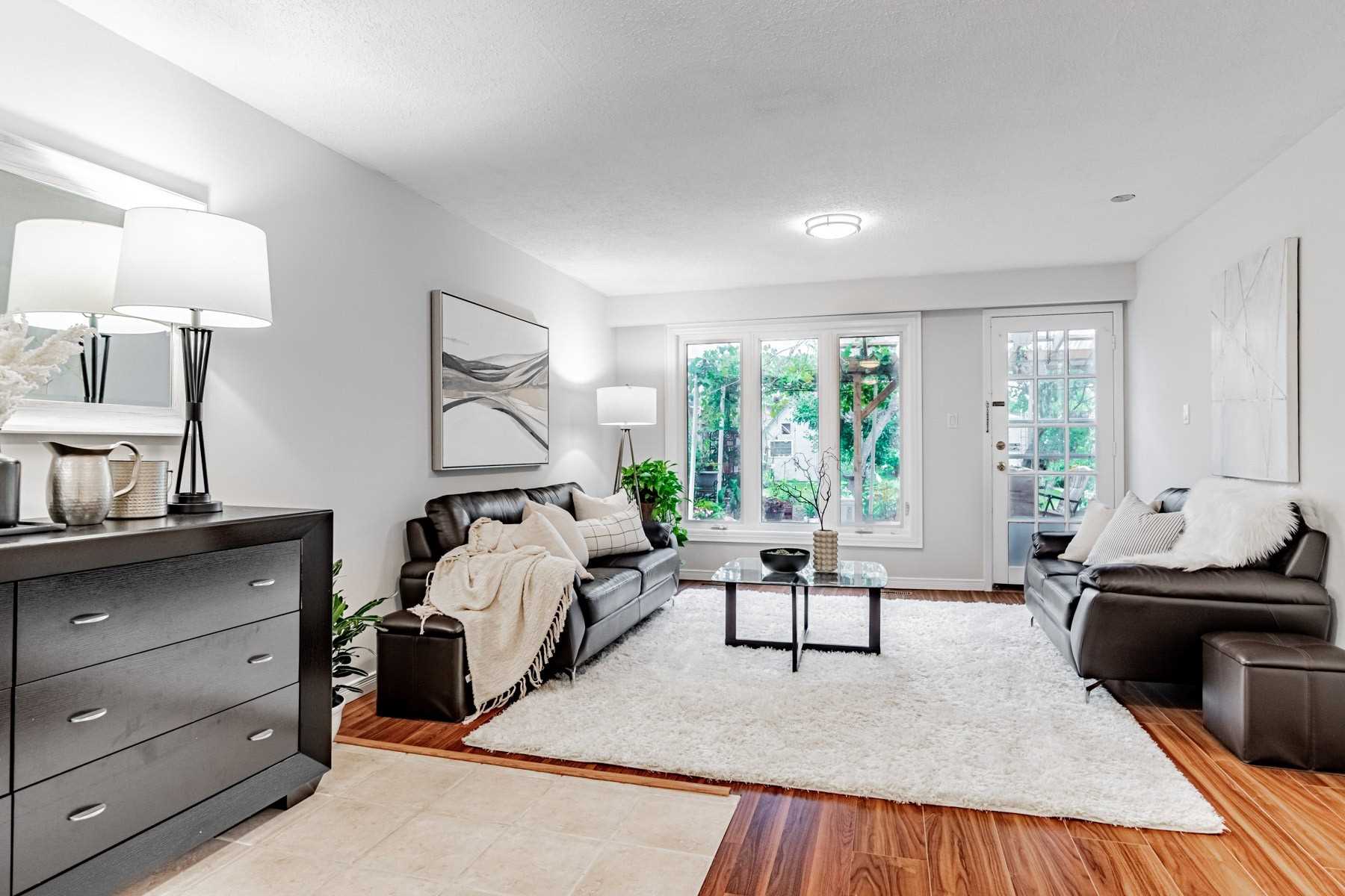 3696 Ellengale Dr