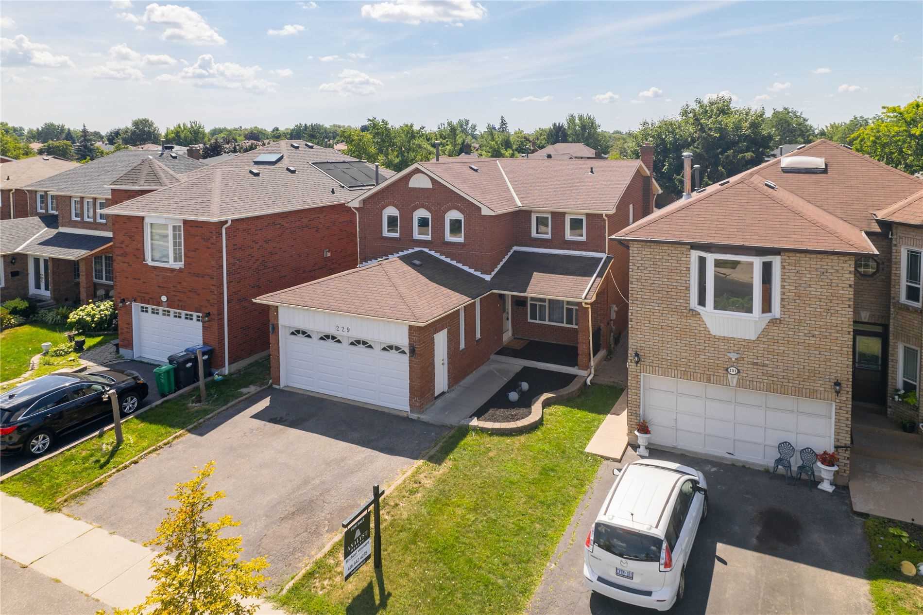 229 Vodden St W