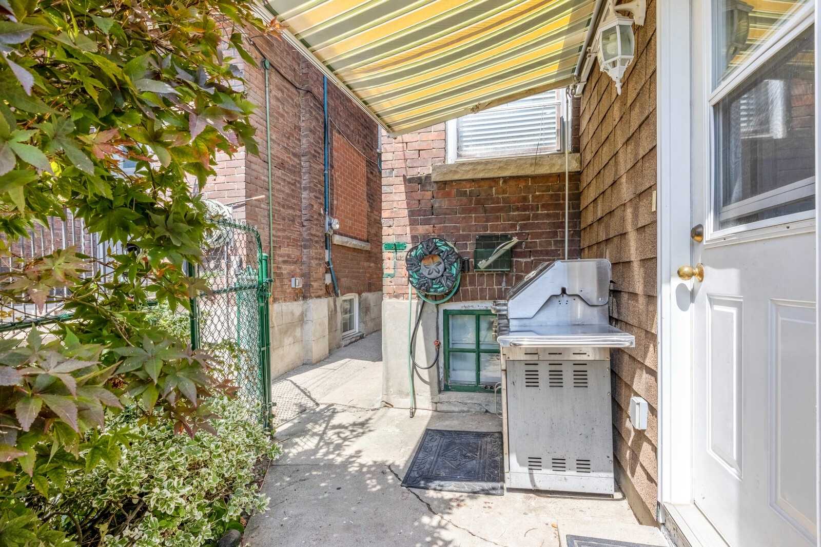 155 Grenadier Rd