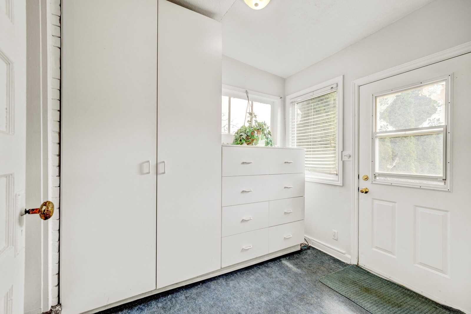 155 Grenadier Rd