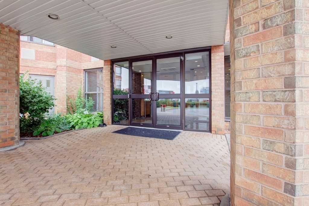 6 Humberline Dr, #310