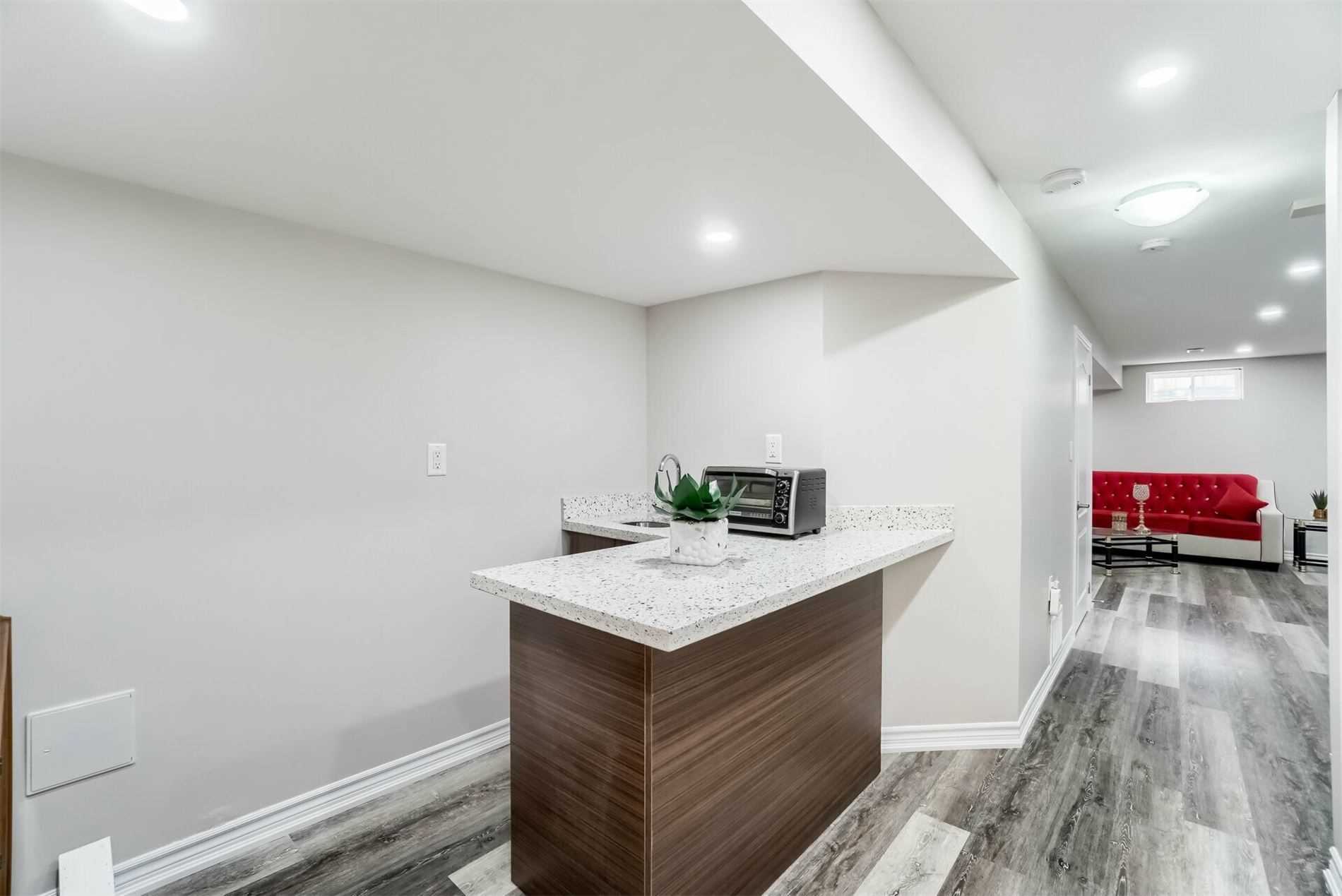 60 Mcechearn Cres