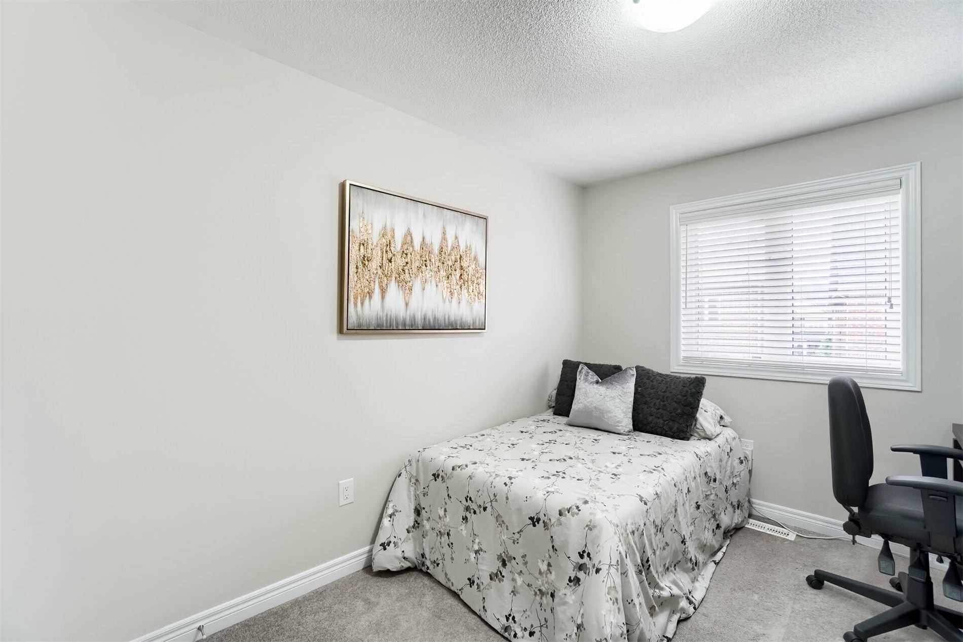 60 Mcechearn Cres