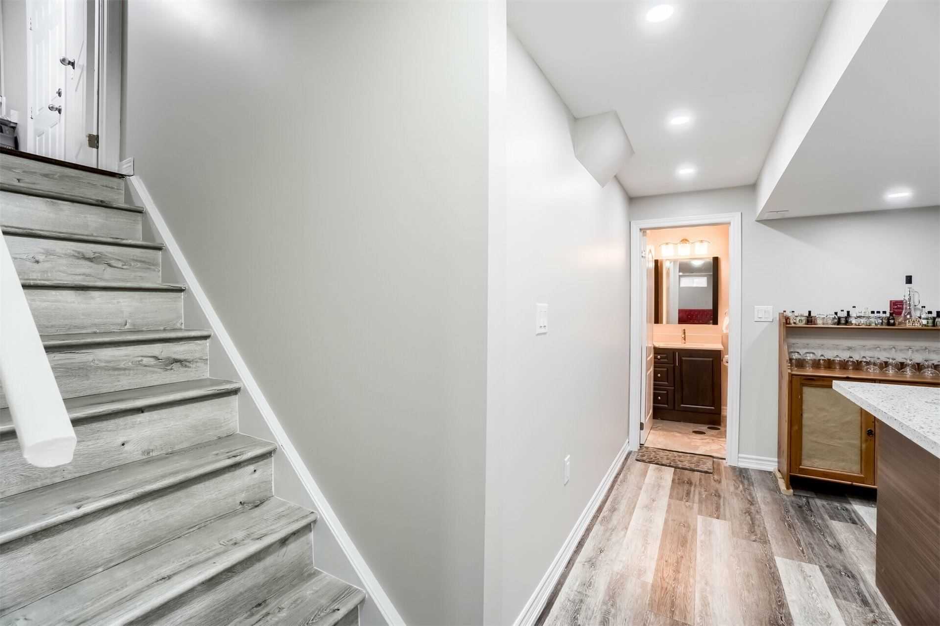 60 Mcechearn Cres