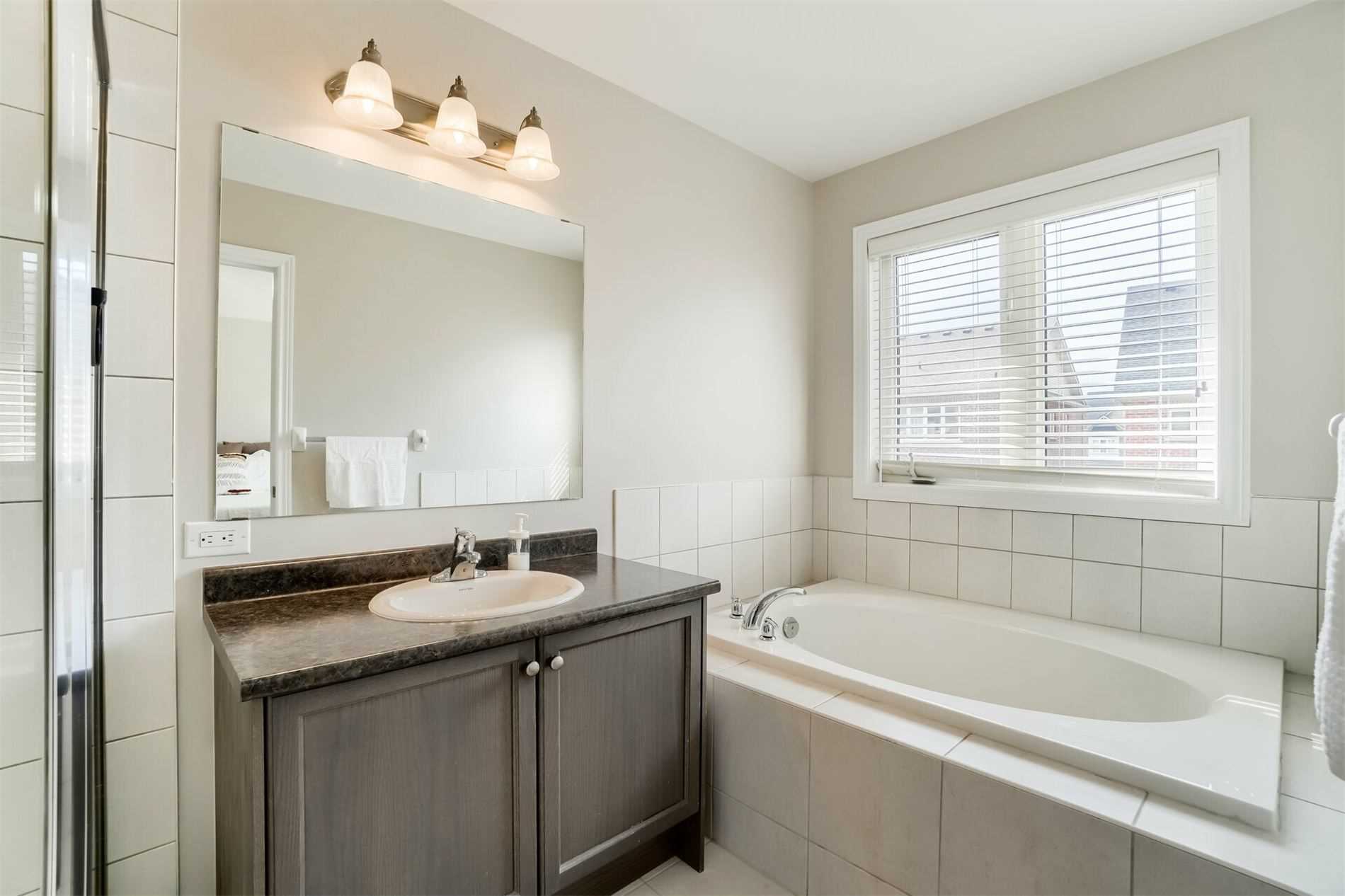 60 Mcechearn Cres
