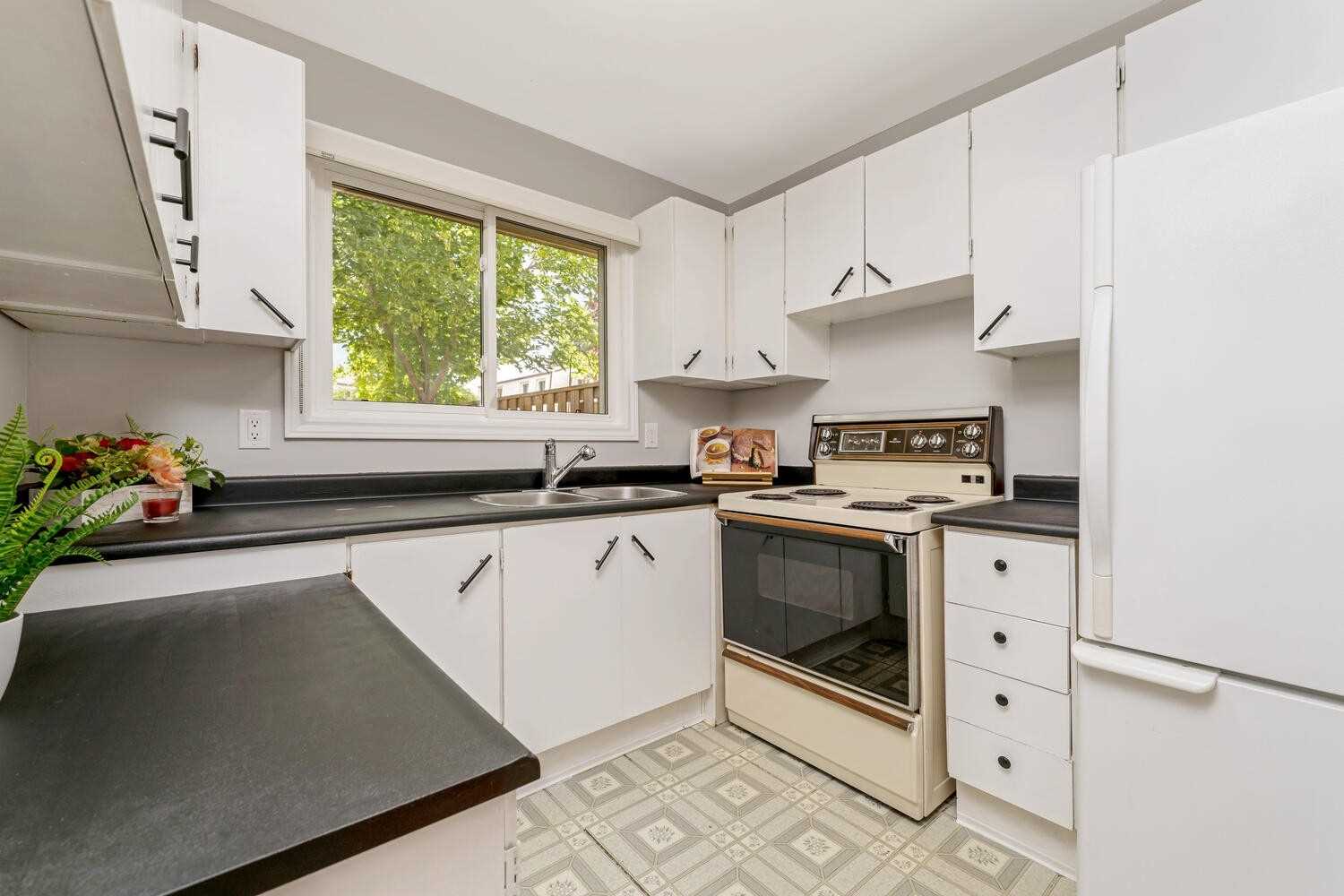 Listing W5741442 - Large Photo # 9