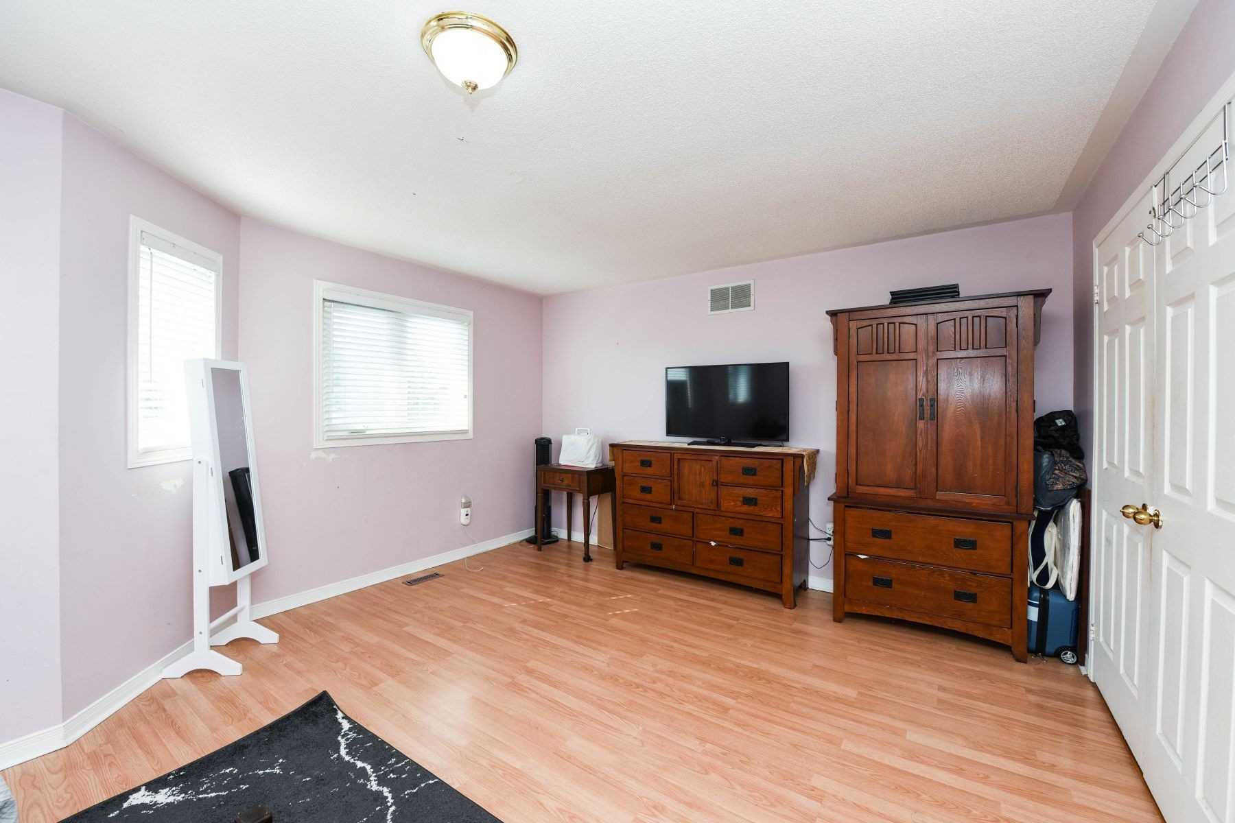 1521 Roseway Dr
