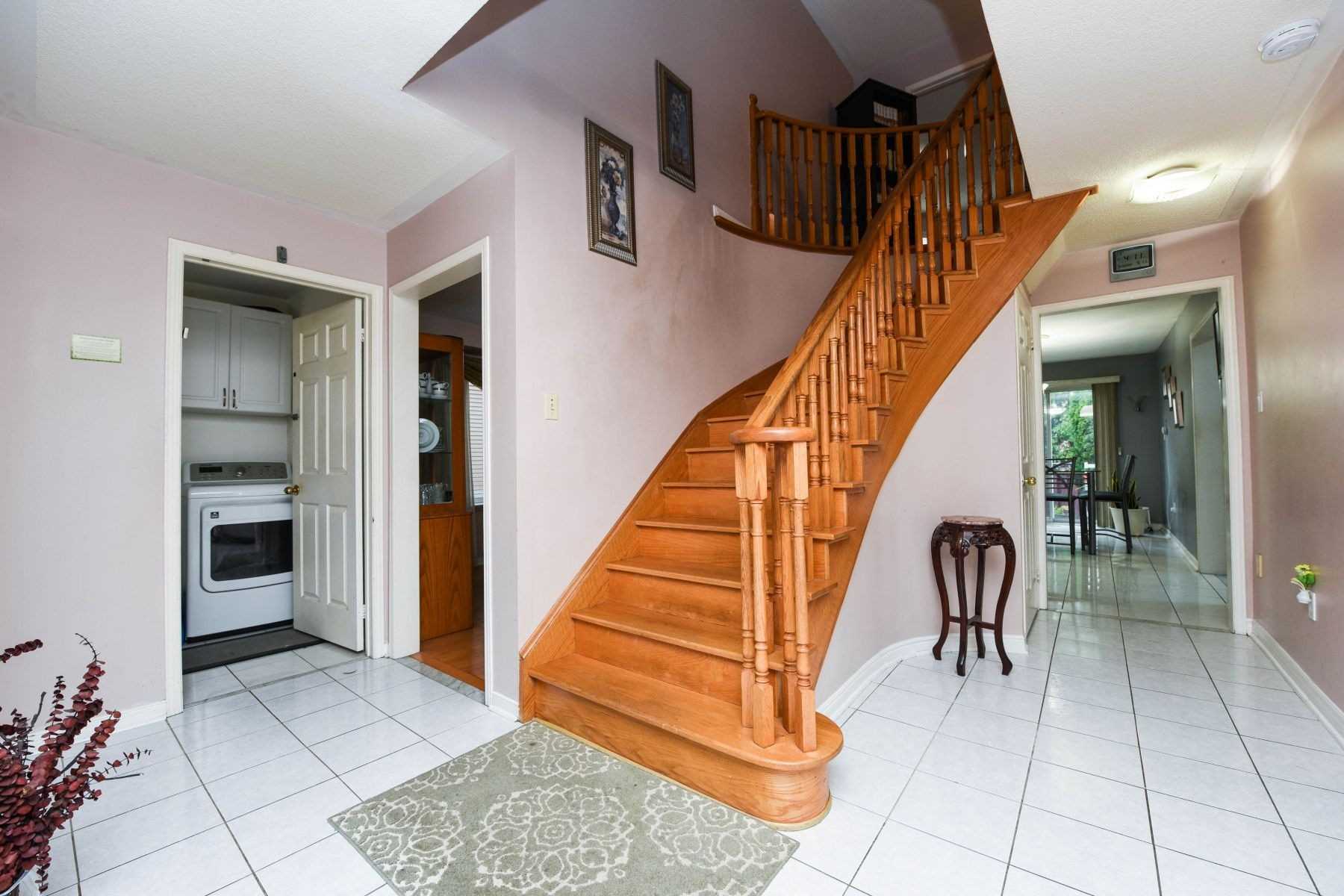1521 Roseway Dr