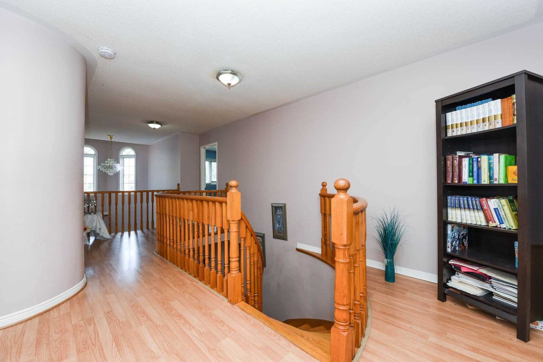 1521 Roseway Dr