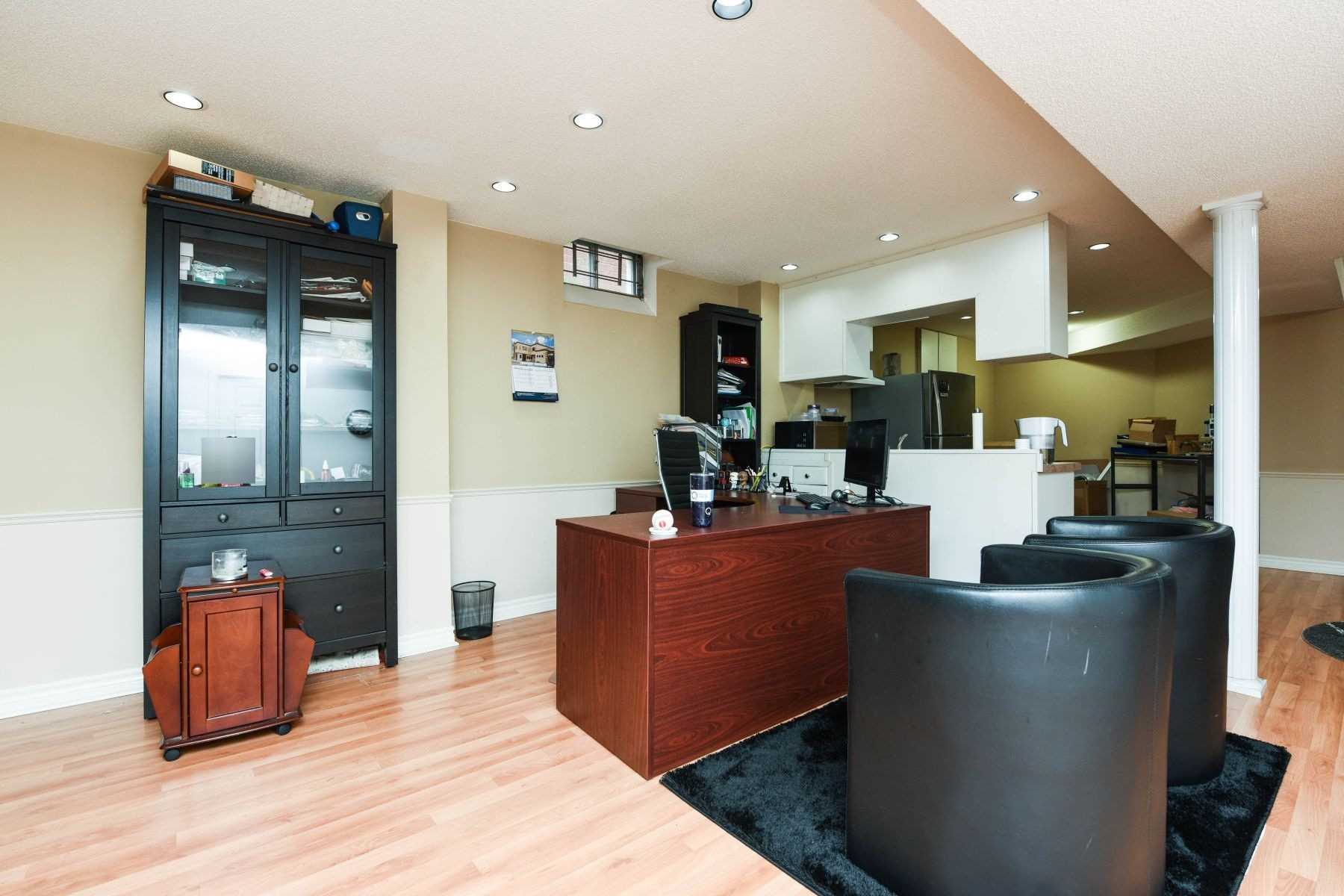 1521 Roseway Dr